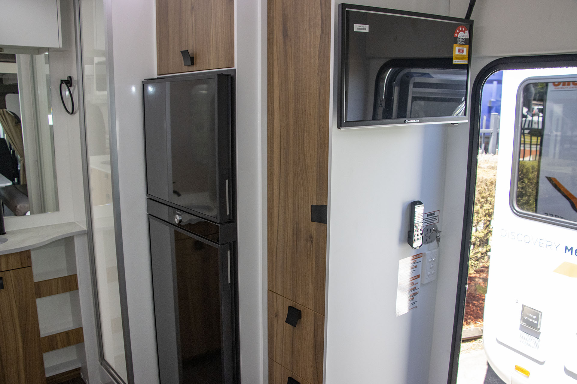 Carousel Popup Thumnails 16 - 2024 Windsor Daintree Renault 2 Berth