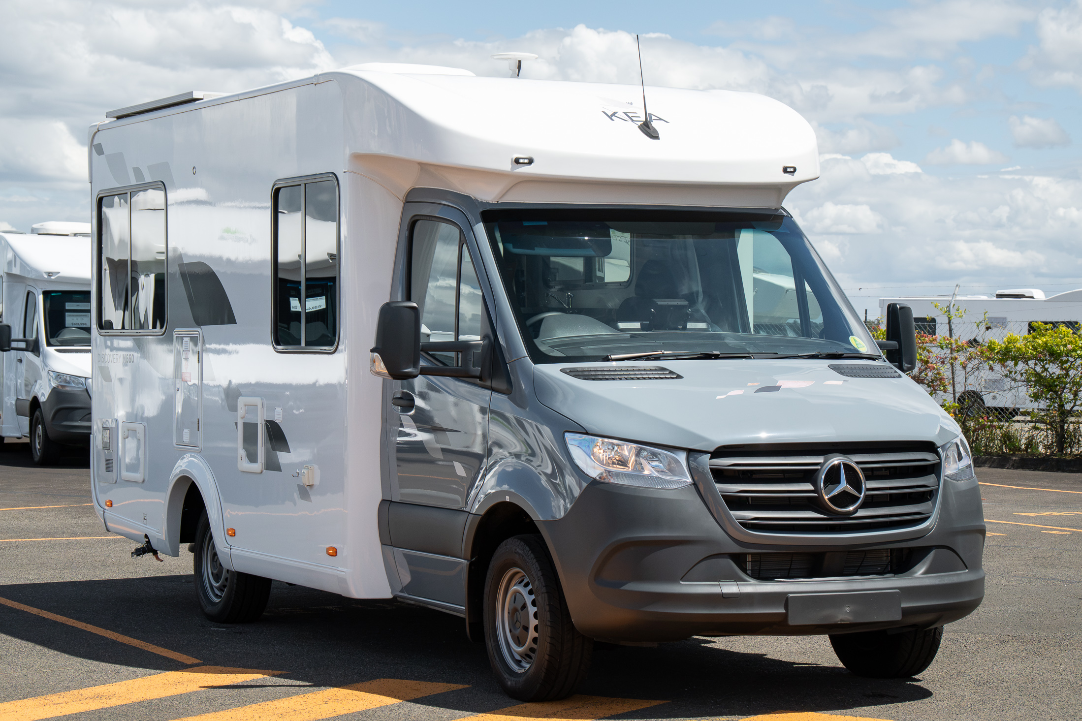 Carousel Popup Thumnails 3 - 2024 Mercedes-Benz Discovery M660 4 Berth