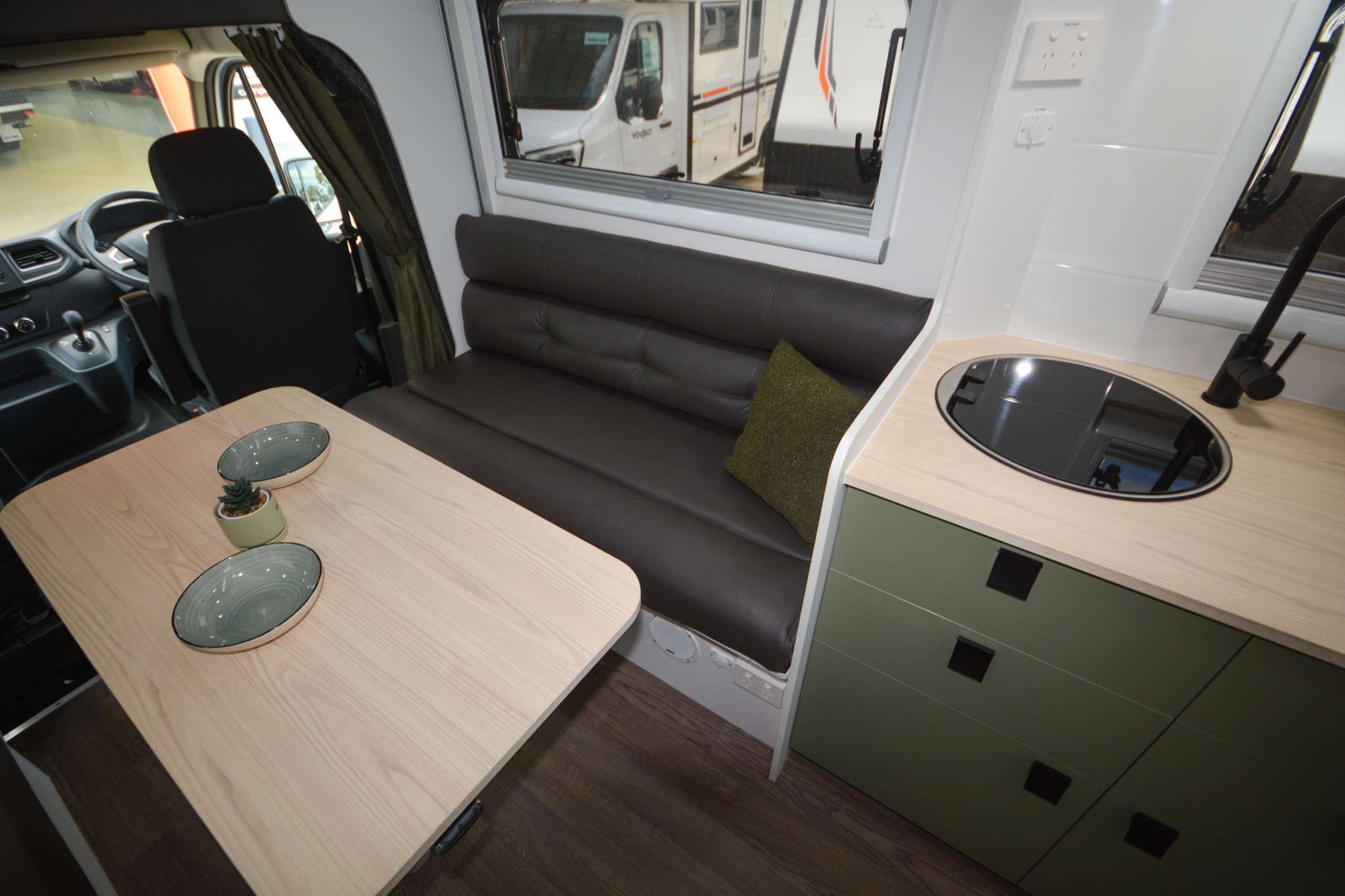 Carousel Popup Thumnails 20 - 2024 Windsor Daintree Renault 2 Berth