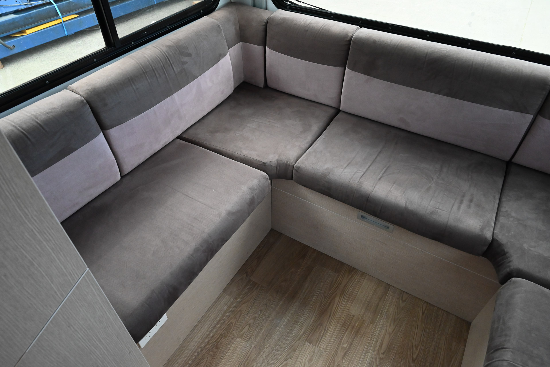 Carousel Popup Thumnails 30 - 2021 Kea Discovery M660 Mercedes 4 Berth