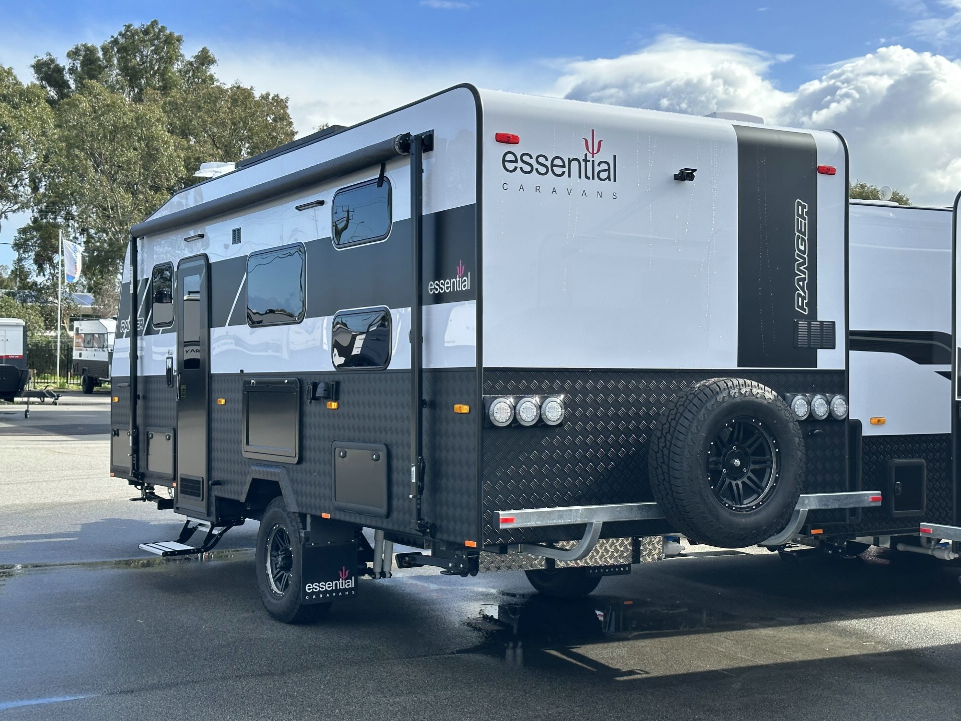 Carousel Popup Thumnails 26 - 2025 Essential Ranger F1-2 19'