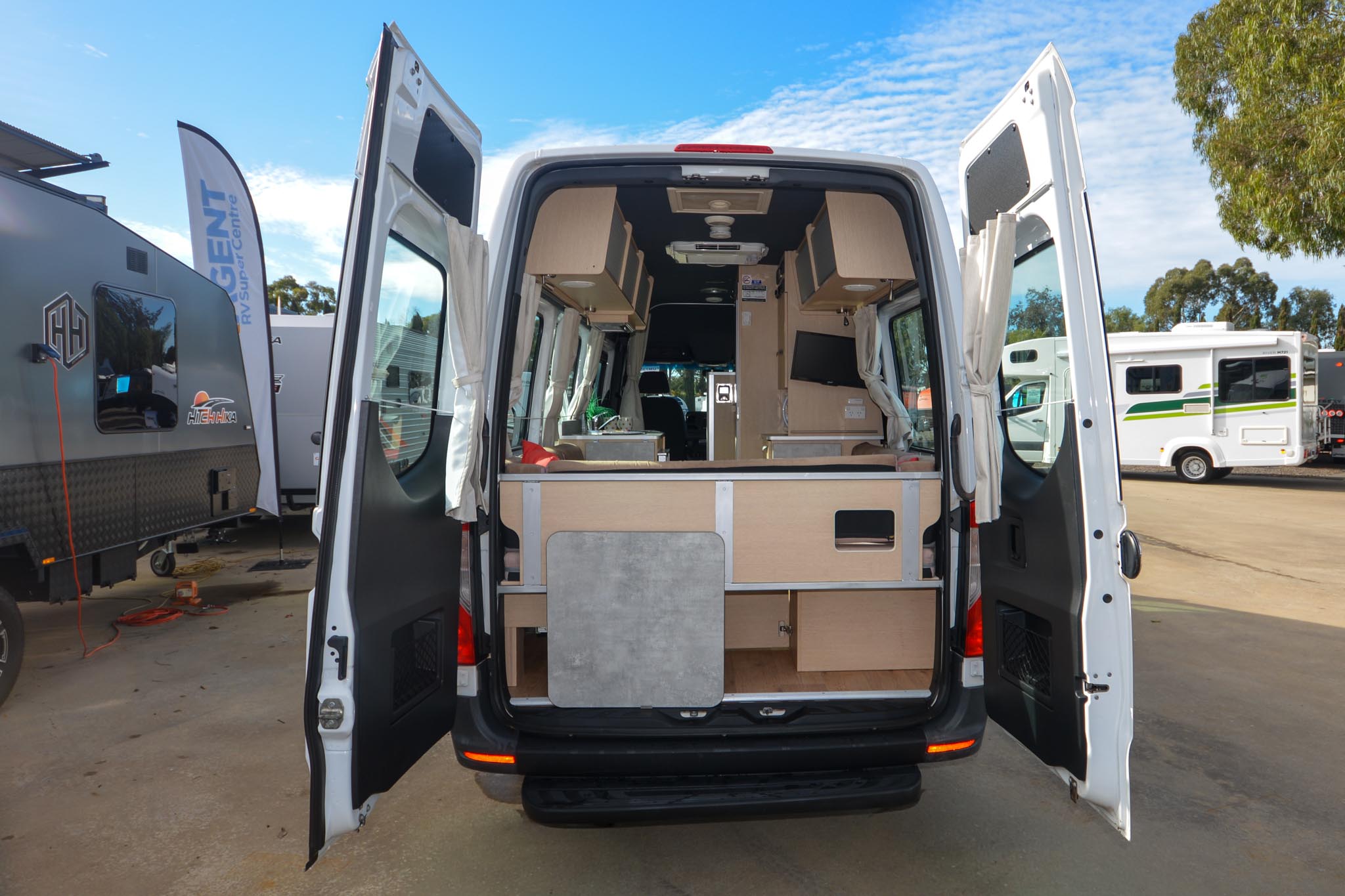 Carousel Popup Thumnails 10 - 2022 Kea Nomad M700 Mercedes 3 Berth