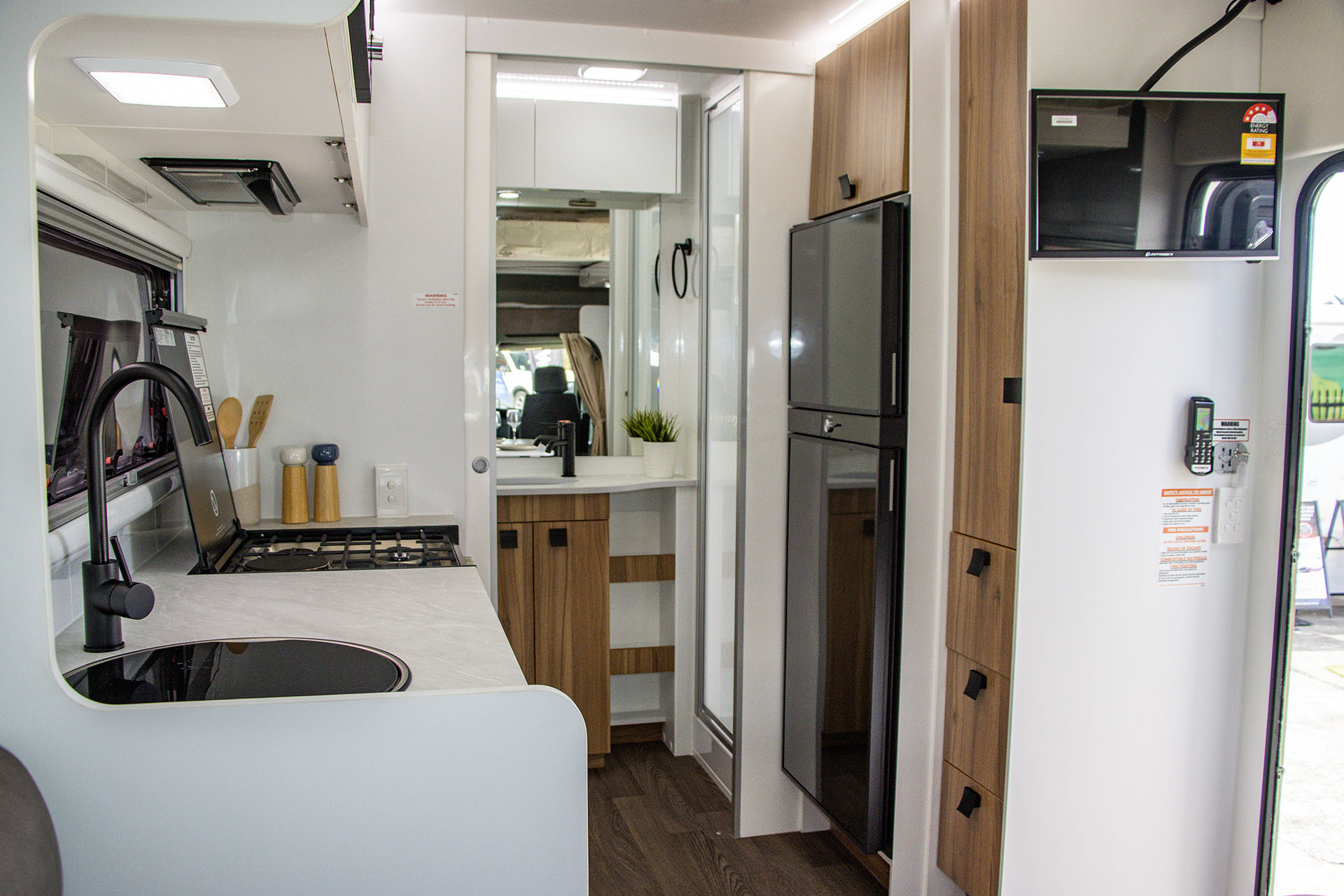 Carousel Popup Thumnails 22 - 2024 Windsor Daintree Renault 2 Berth