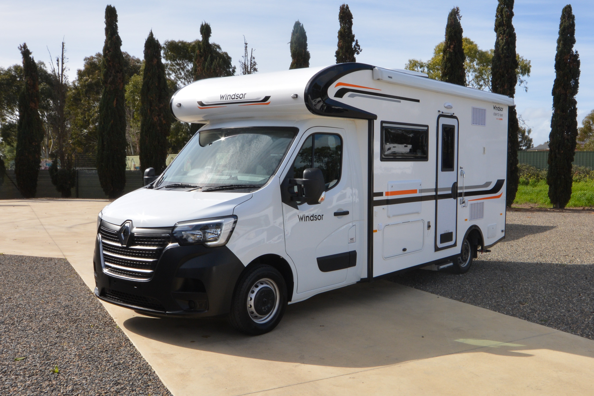 Carousel Popup Main - 2024 Windsor Daintree Renault 2 Berth
