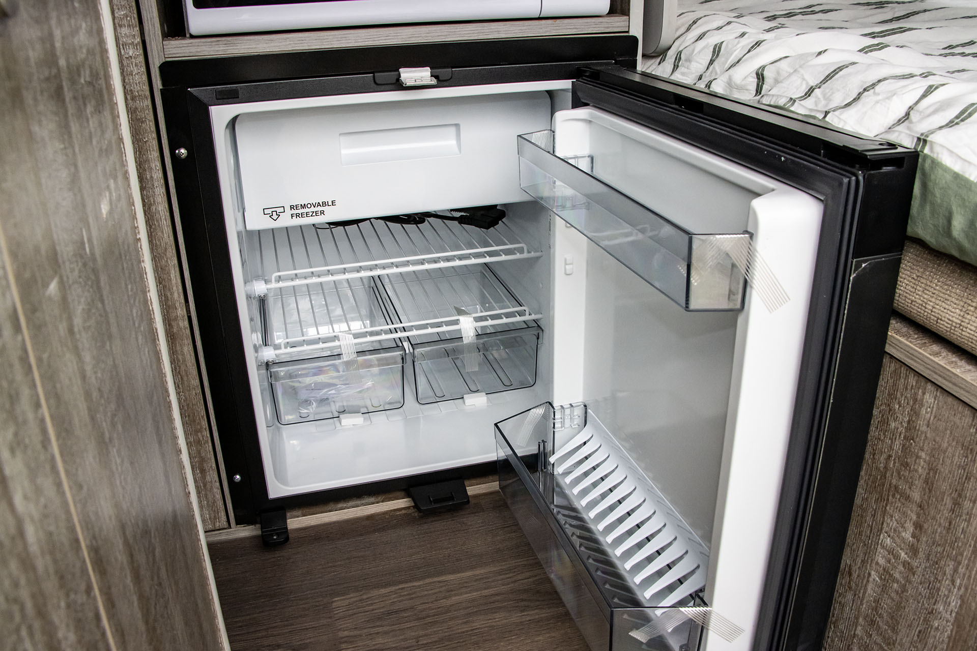 Carousel Popup Thumnails 25 - 2018 Windsor HiTop Plus T490 Toyota 2 Berth