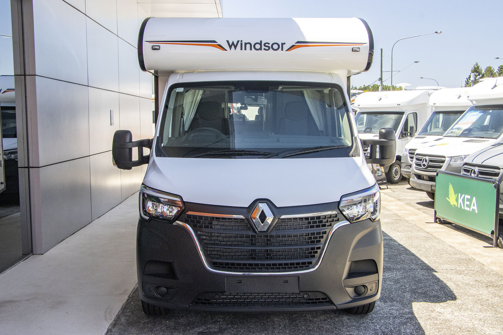 Carousel Popup Thumnails 2 - 2024 Windsor Daintree Renault 2 Berth