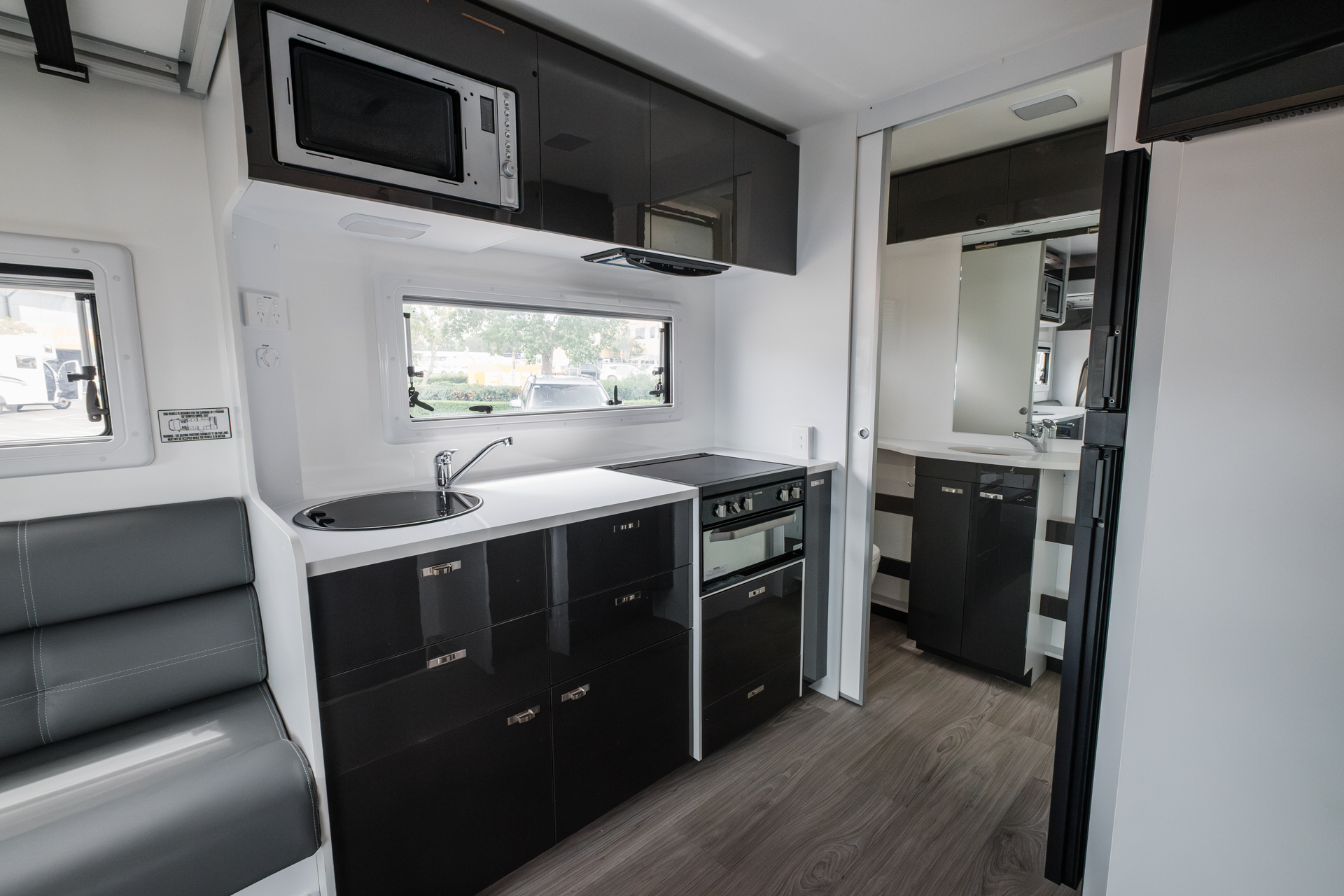 Carousel Popup Thumnails 17 - 2024 Windsor Daintree Renault 2 Berth