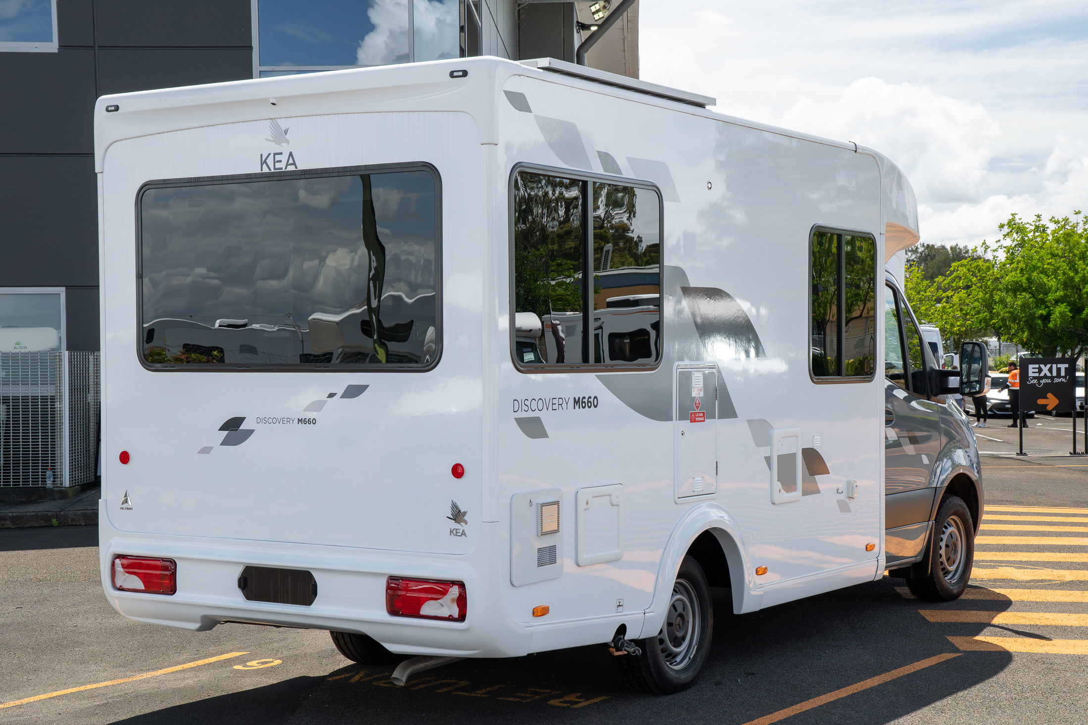 Carousel Popup Thumnails 8 - 2024 Mercedes-Benz Discovery M660 4 Berth
