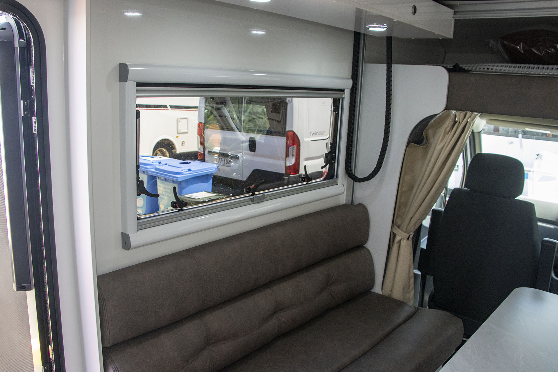 Carousel Popup Thumnails 14 - 2024 Windsor Daintree Renault 2 Berth