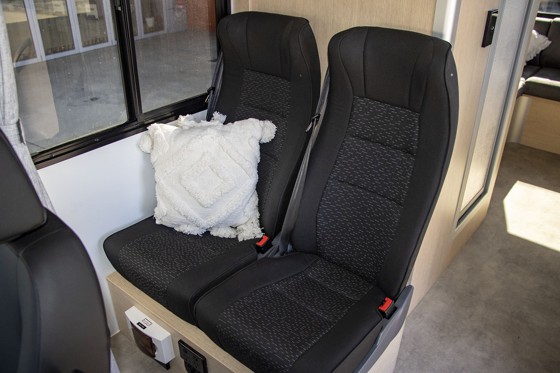 Carousel Popup Thumnails 22 - 2024 Kea Discovery M660 Mercedes 4 Berth