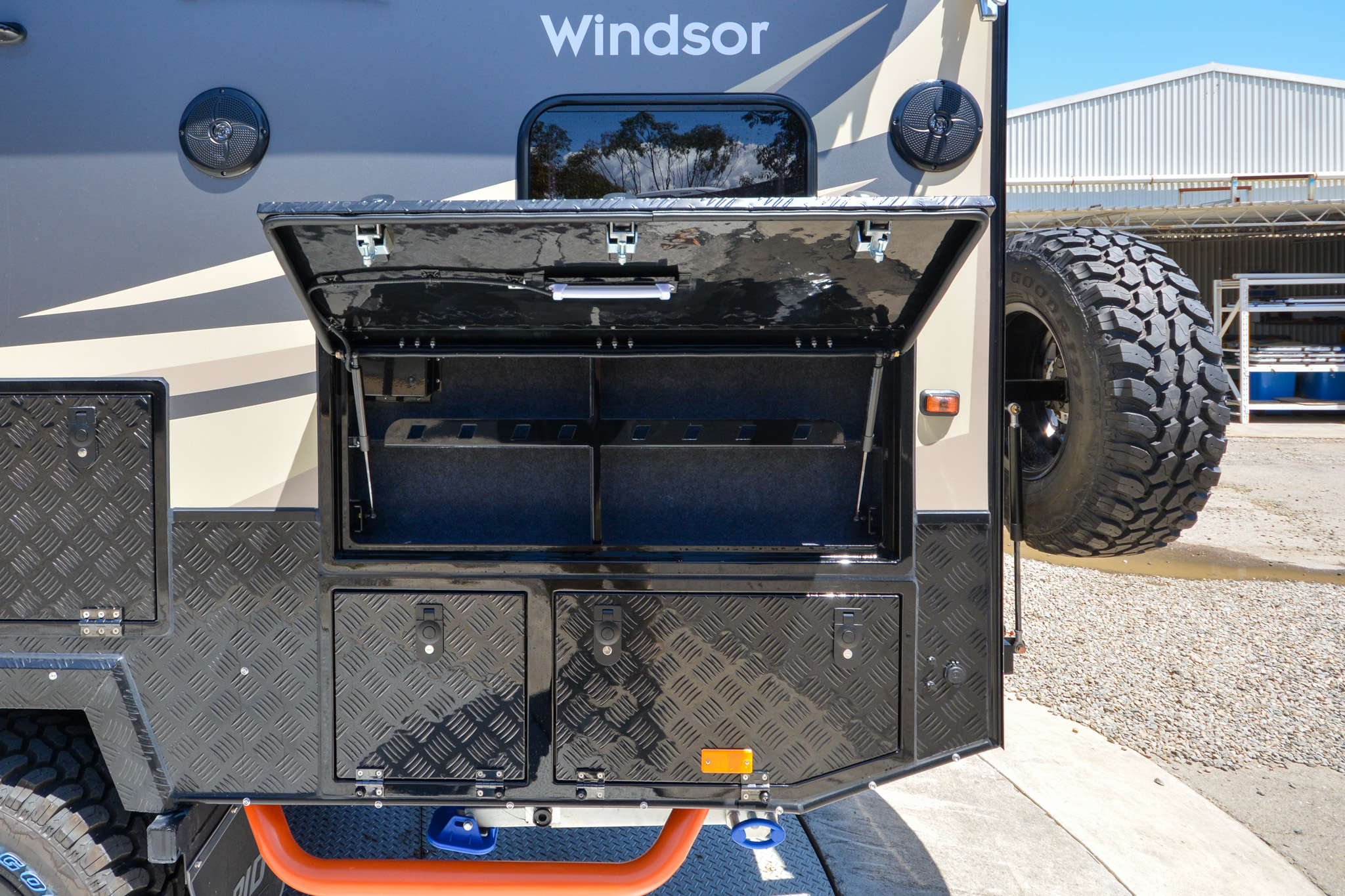 Carousel Popup Thumnails 17 - 2025 Windsor Rapid 15D
