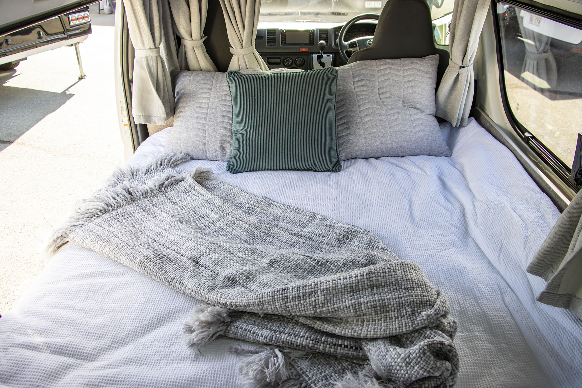 Carousel Popup Thumnails 17 - 2018 Talvor Endeavour Toyota 4 Berth