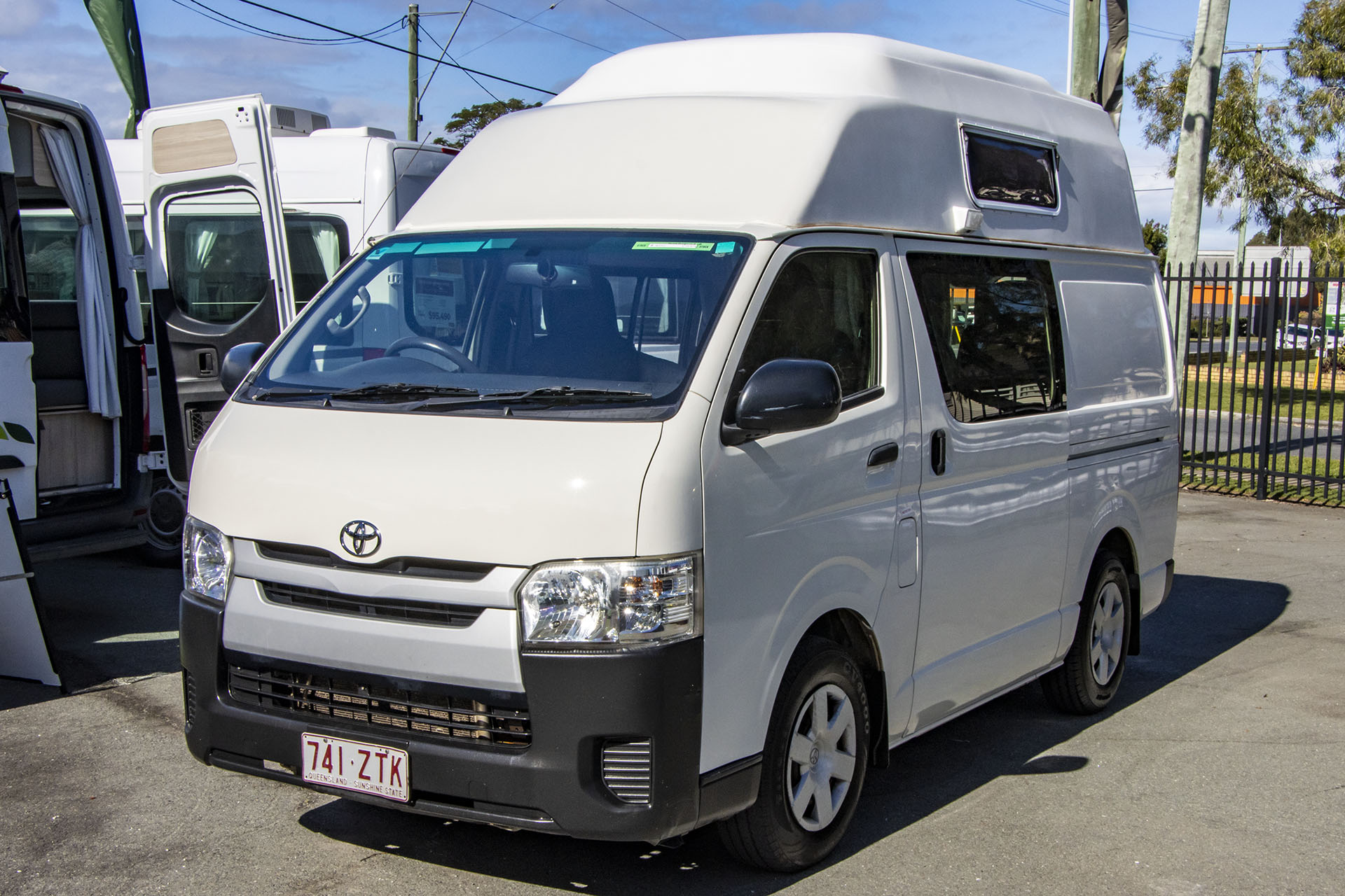 Carousel Popup Main - 2018 Talvor Endeavour Toyota 4 Berth