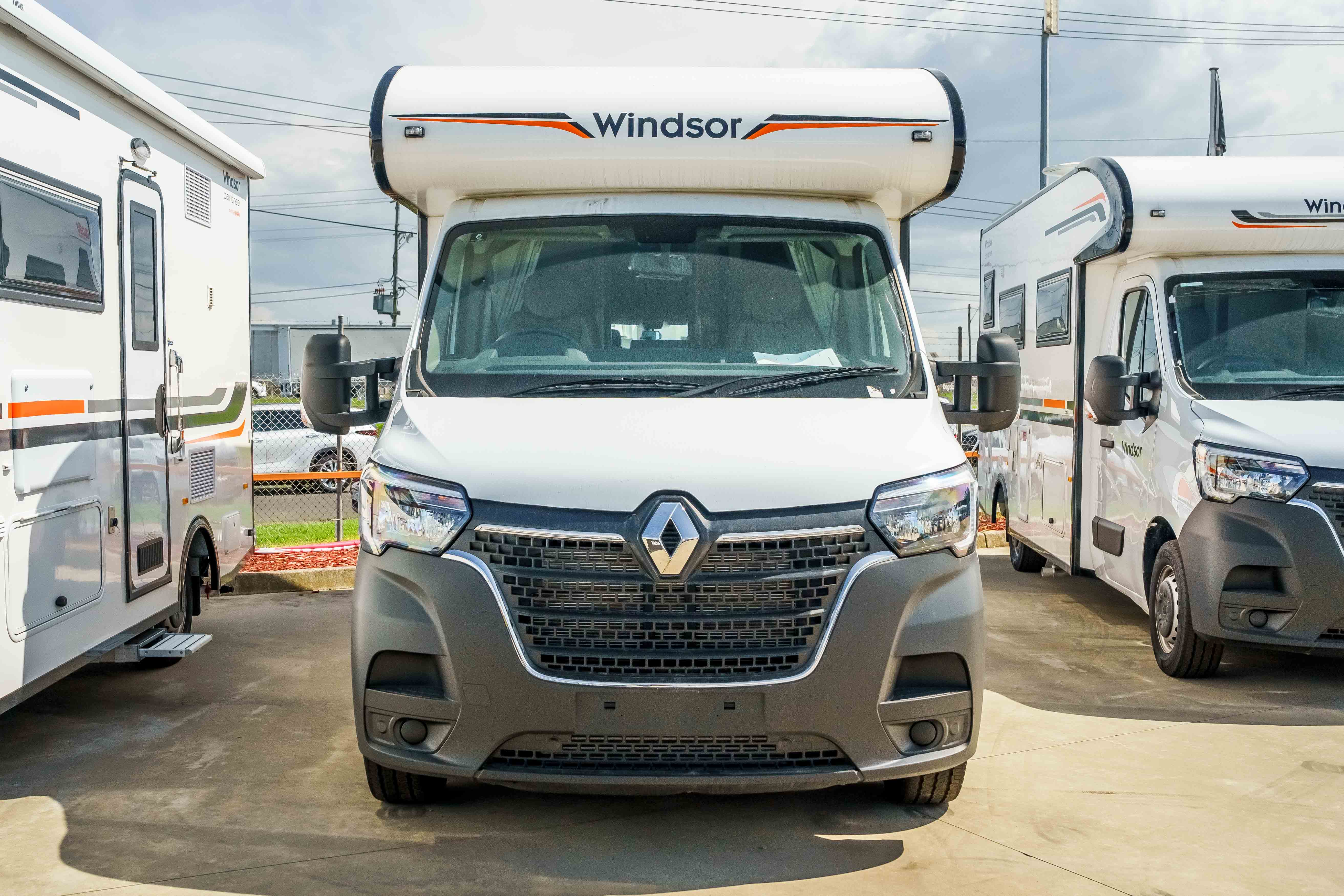 Carousel Popup Thumnails 2 - 2024 Windsor Daintree Renault 2 Berth