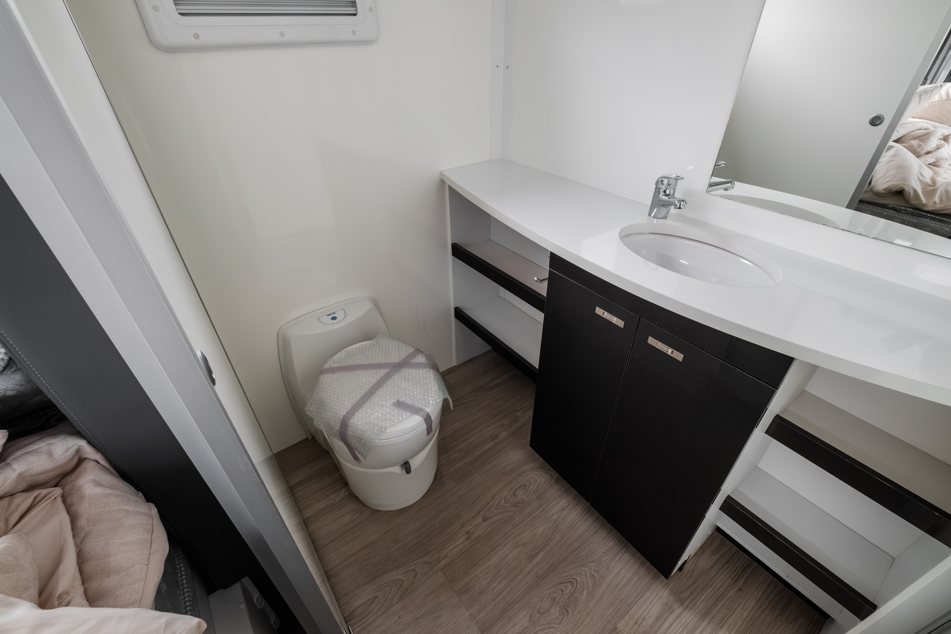 Carousel Popup Thumnails 24 - 2024 Windsor Simpson Fiat 4 Berth