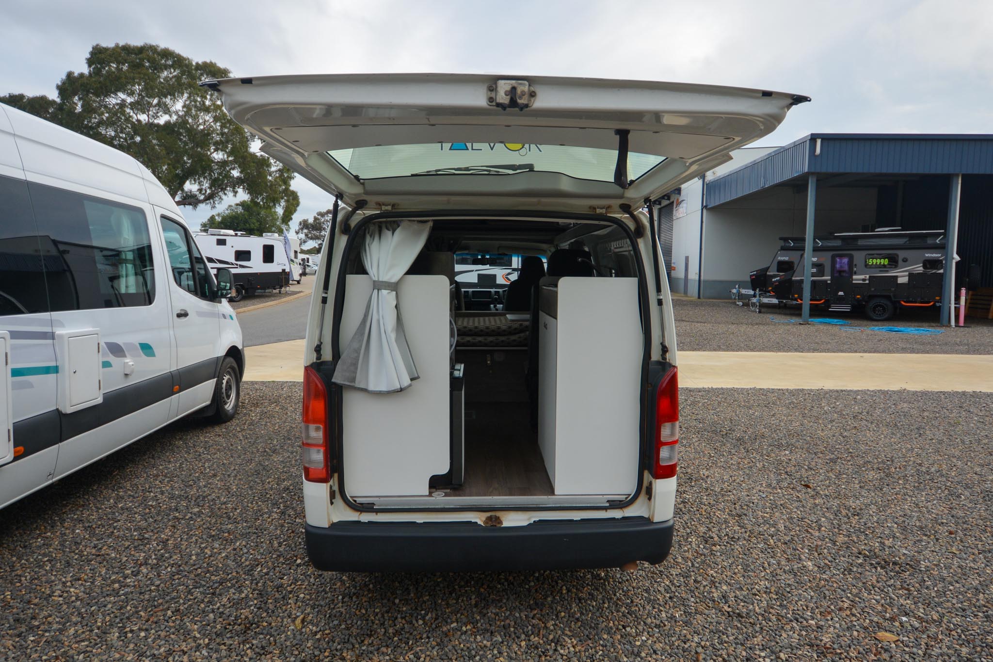Carousel Popup Thumnails 11 - 2018 Talvor Endeavour Toyota HiAce 4 Berth
