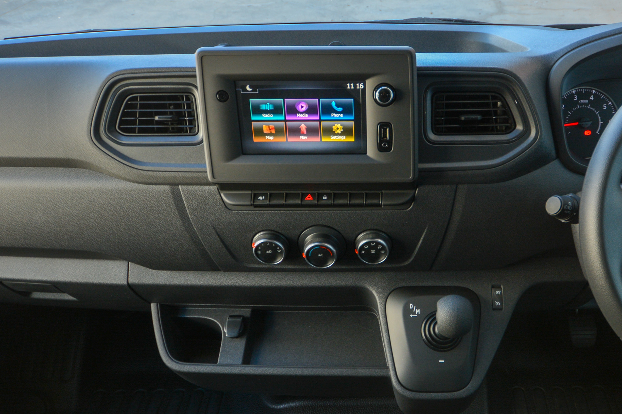 Carousel Popup Thumnails 16 - 2024 Windsor Daintree Renault 2 Berth