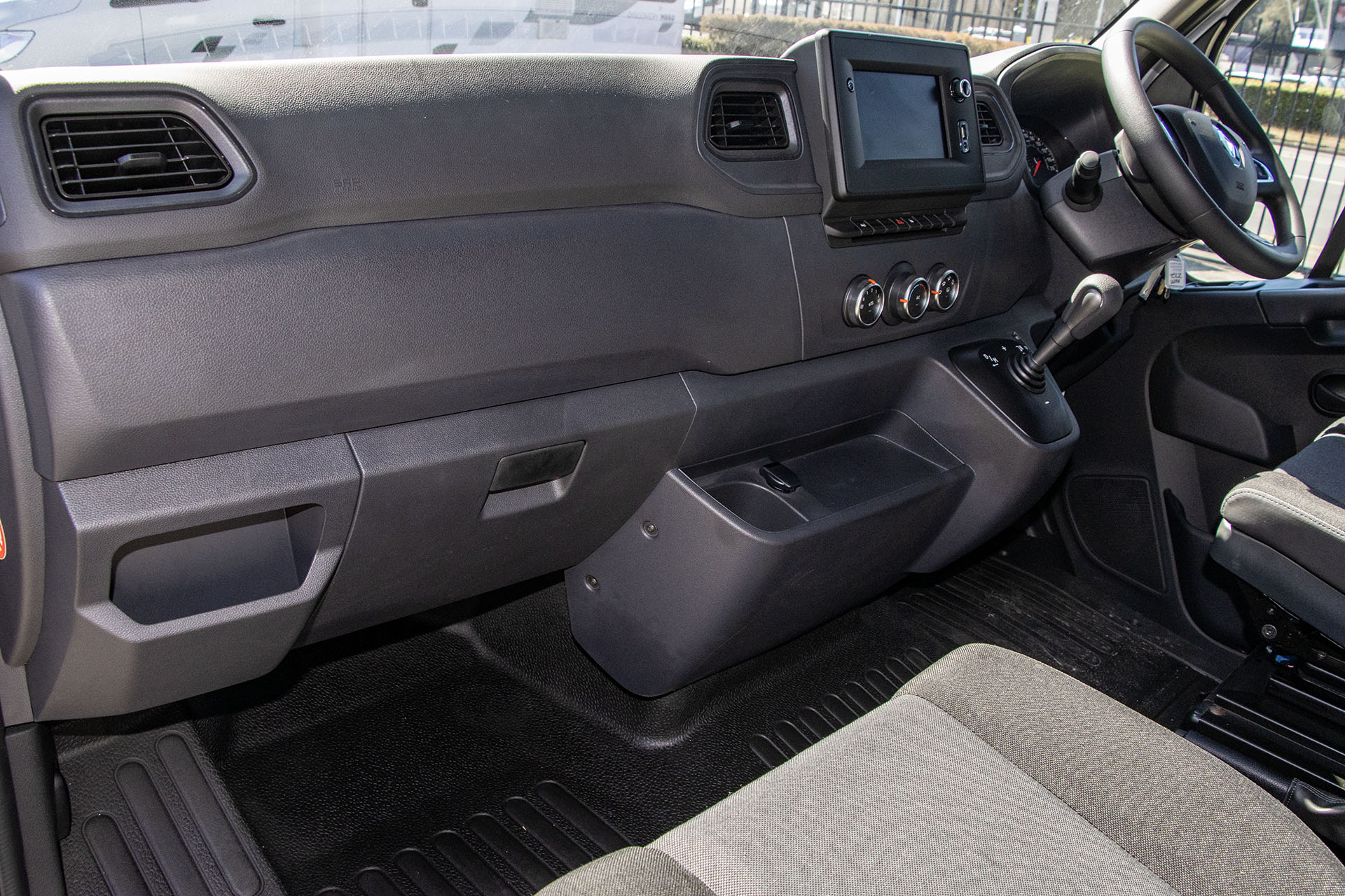 Carousel Popup Thumnails 13 - 2024 Windsor Daintree Renault 2 Berth