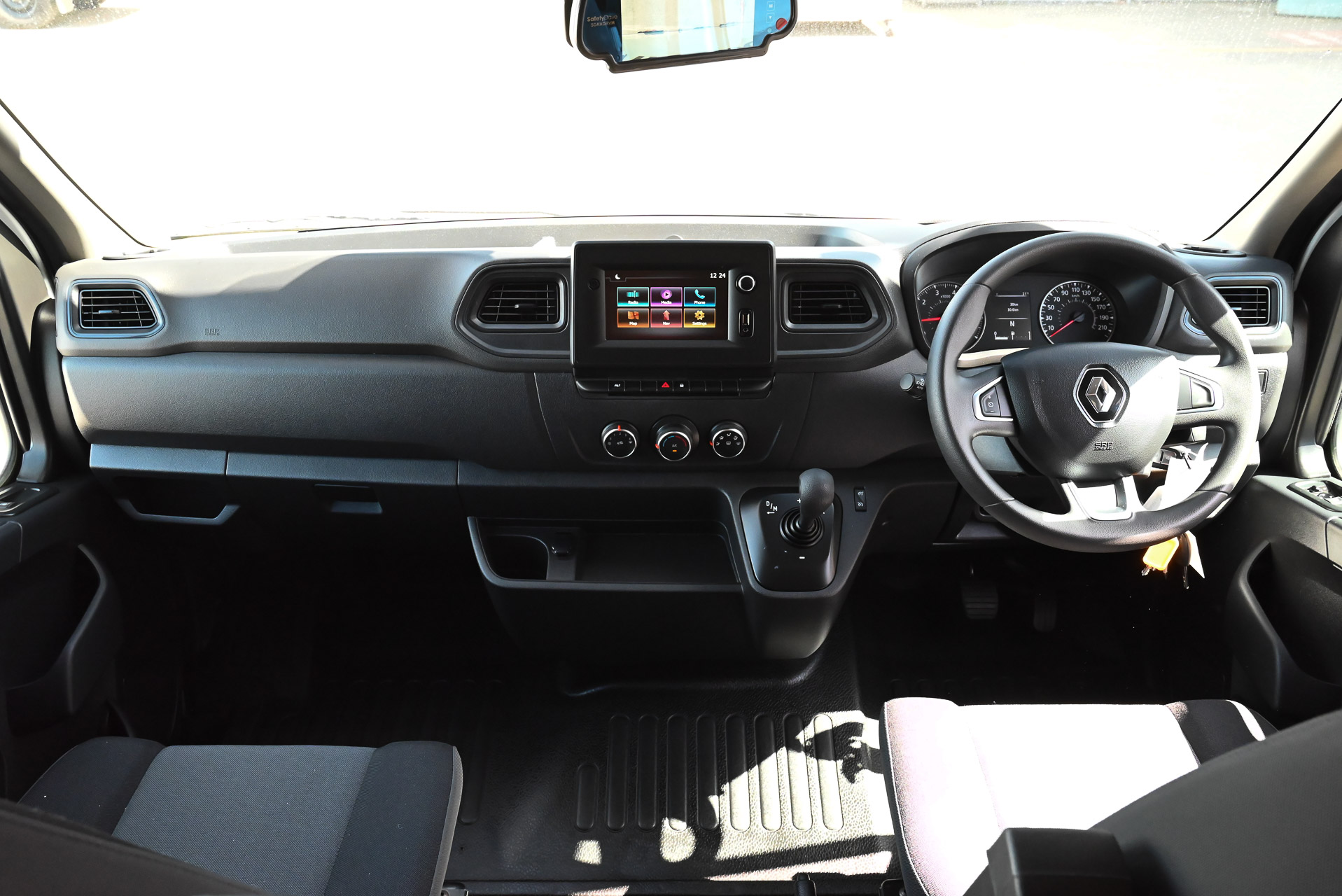 Carousel Popup Thumnails 10 - 2024 Windsor Daintree Renault 2 Berth