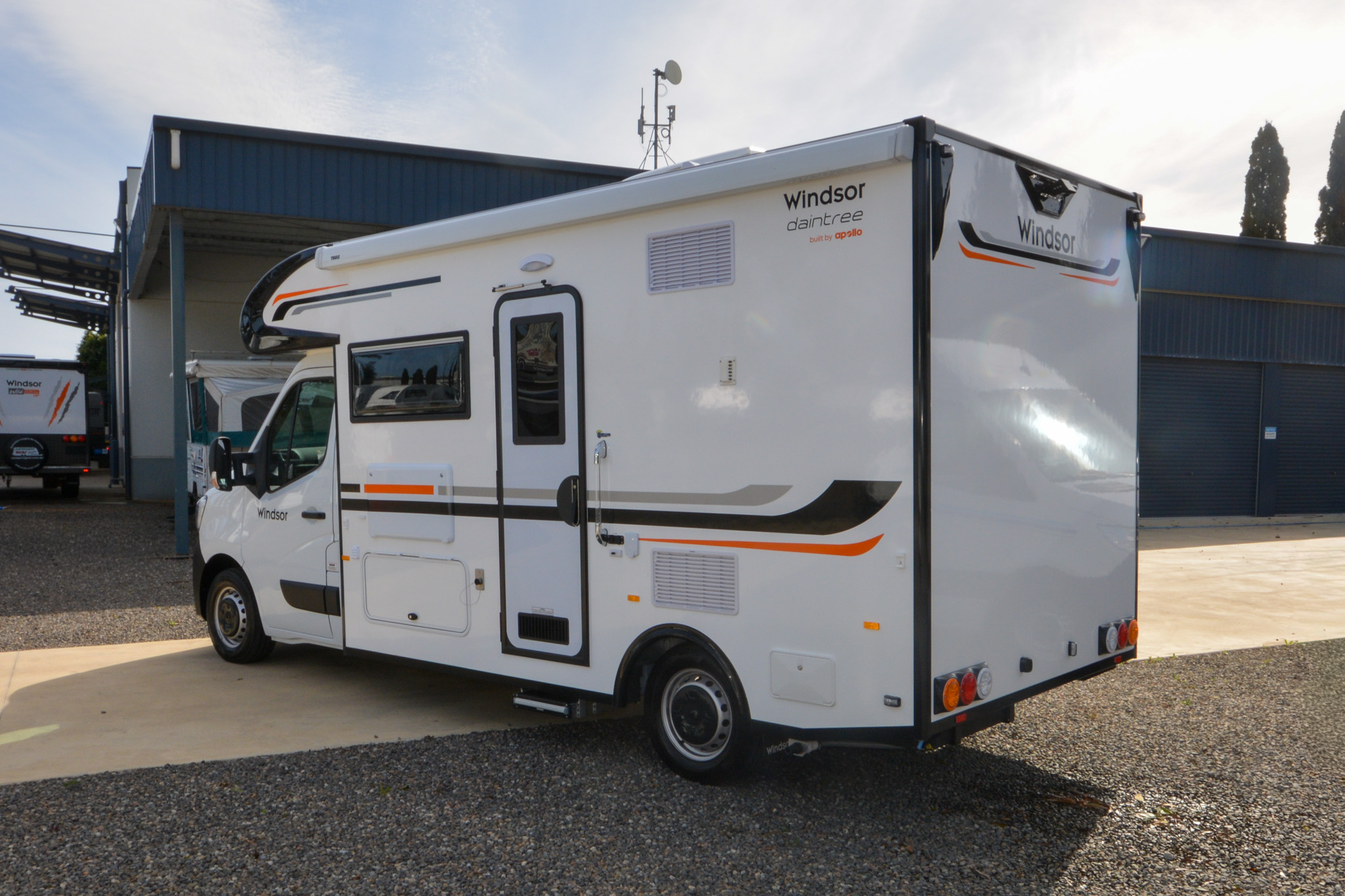 Carousel Popup Thumnails 6 - 2024 Windsor Daintree Renault 2 Berth