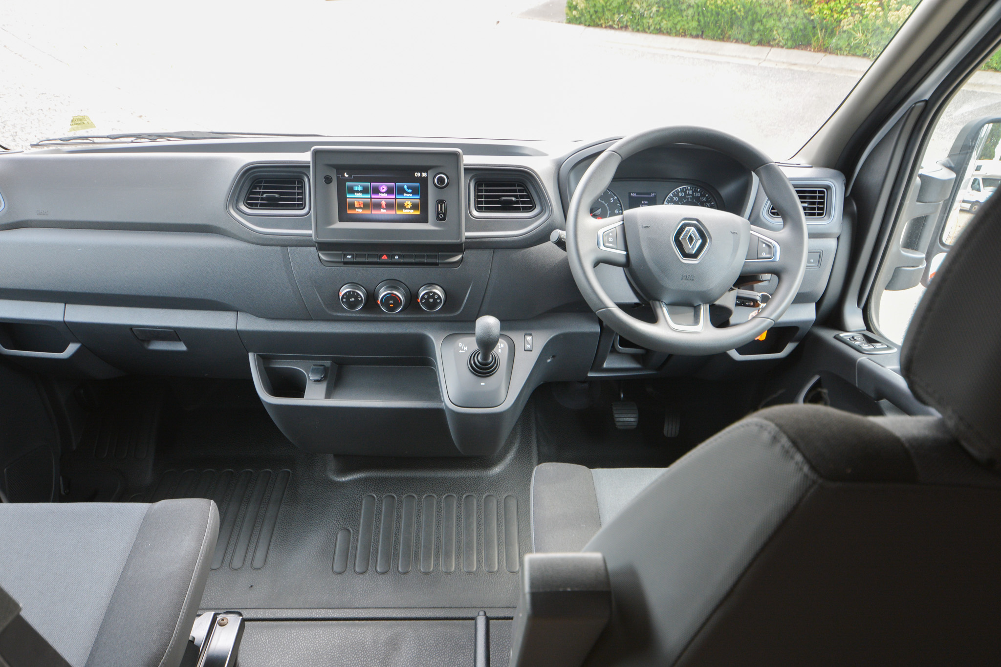 Carousel Popup Thumnails 16 - 2024 Windsor Daintree Renault 2 Berth