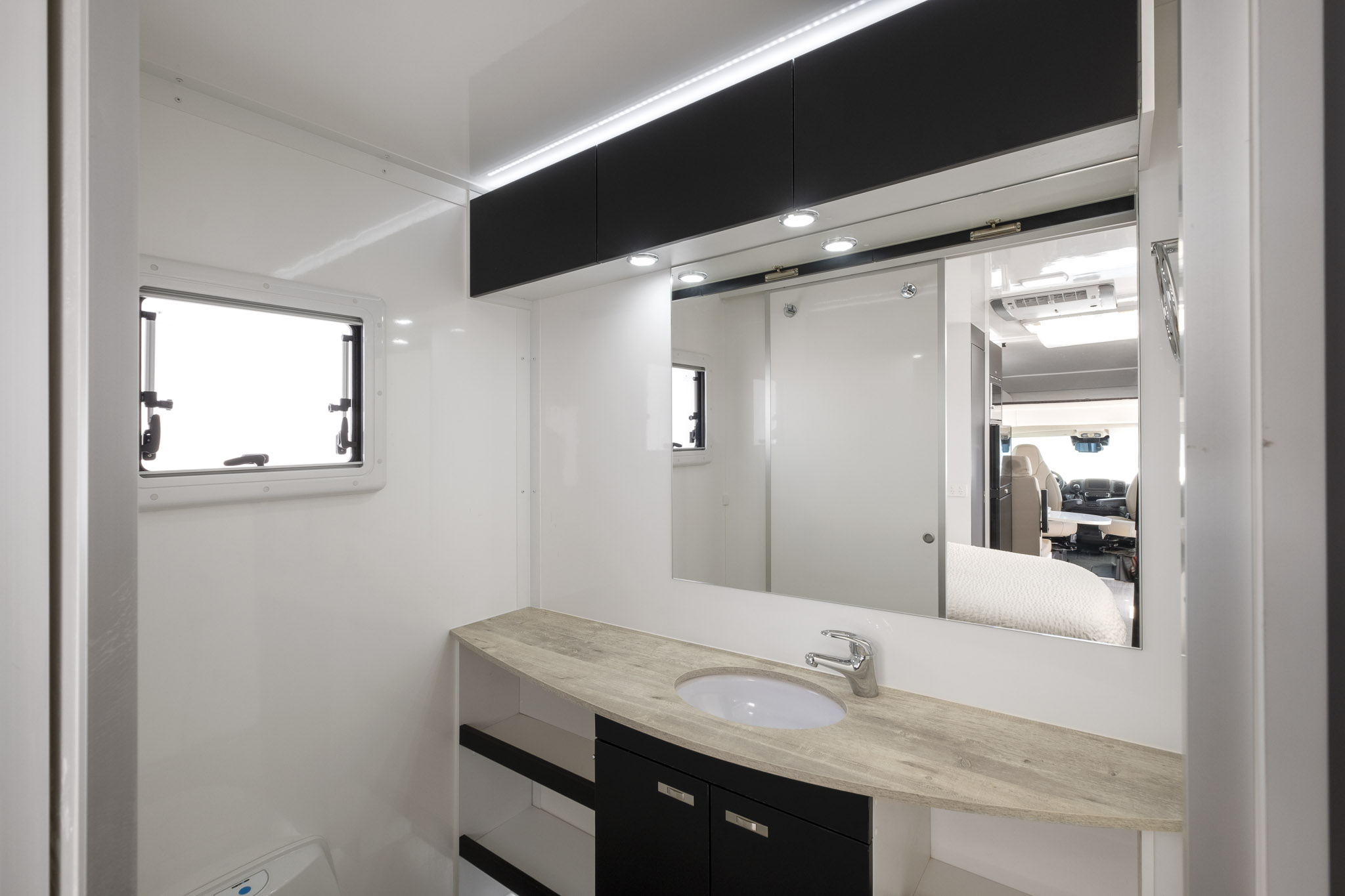Carousel Popup Thumnails 25 - 2023 Windsor Simpson Fiat 4 Berth