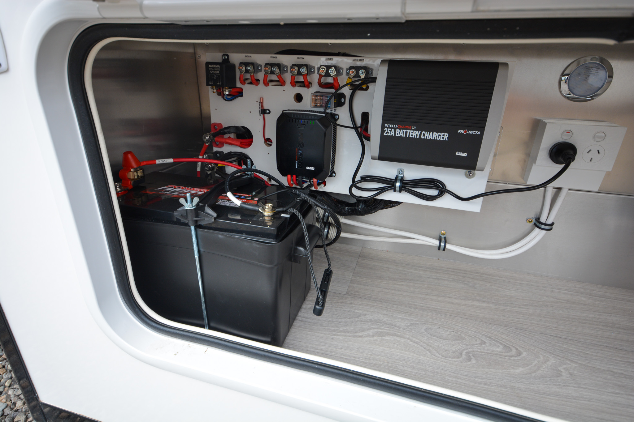 Carousel Popup Thumnails 14 - 2024 Windsor Daintree Renault 2 Berth