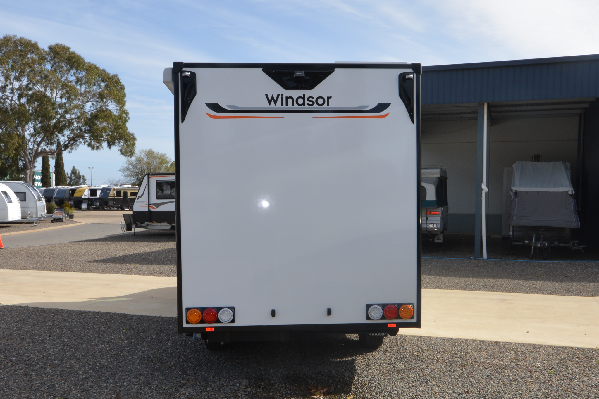 Carousel Popup Thumnails 8 - 2024 Windsor Daintree Renault 2 Berth