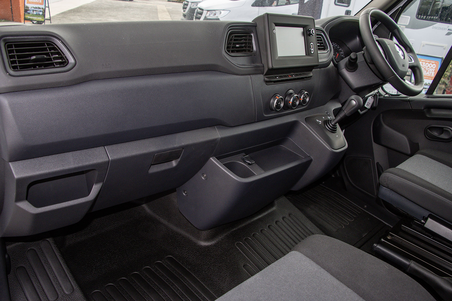 Carousel Popup Thumnails 10 - 2024 Windsor Daintree Renault 2 Berth