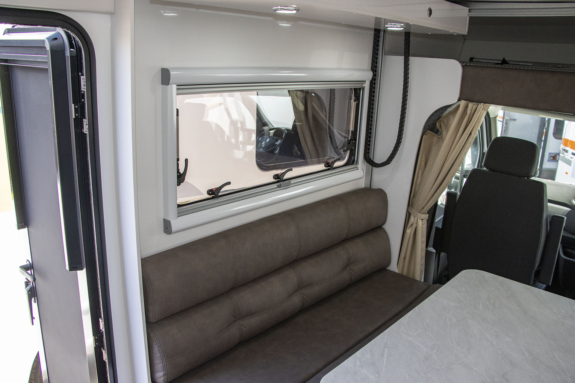 Carousel Popup Thumnails 9 - 2024 Windsor Daintree Renault 2 Berth