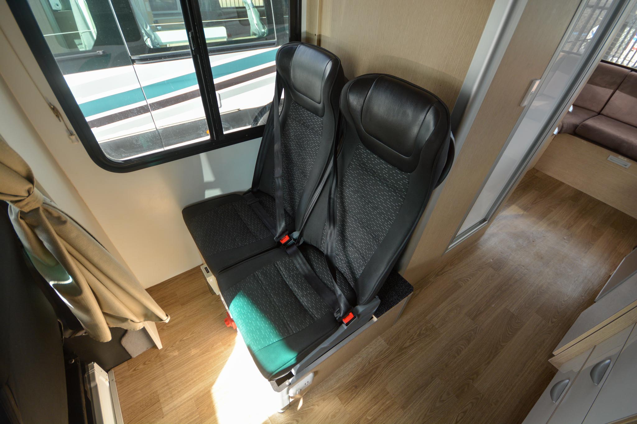 Carousel Popup Thumnails 21 - 2021 Kea Discovery M660 Mercedes 4 Berth