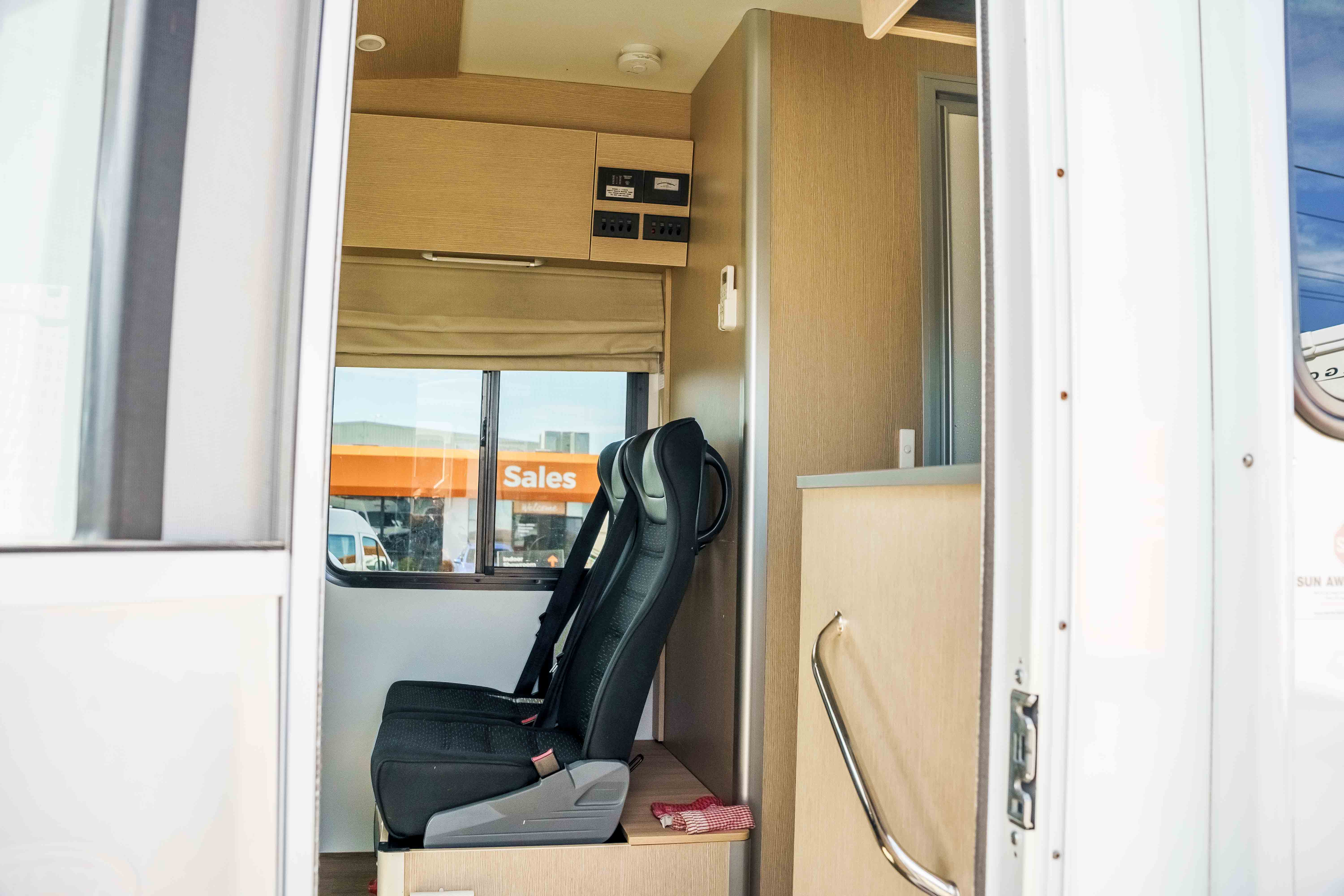 Carousel Popup Thumnails 7 - 2021 Kea Discovery M660 Mercedes 4 Berth