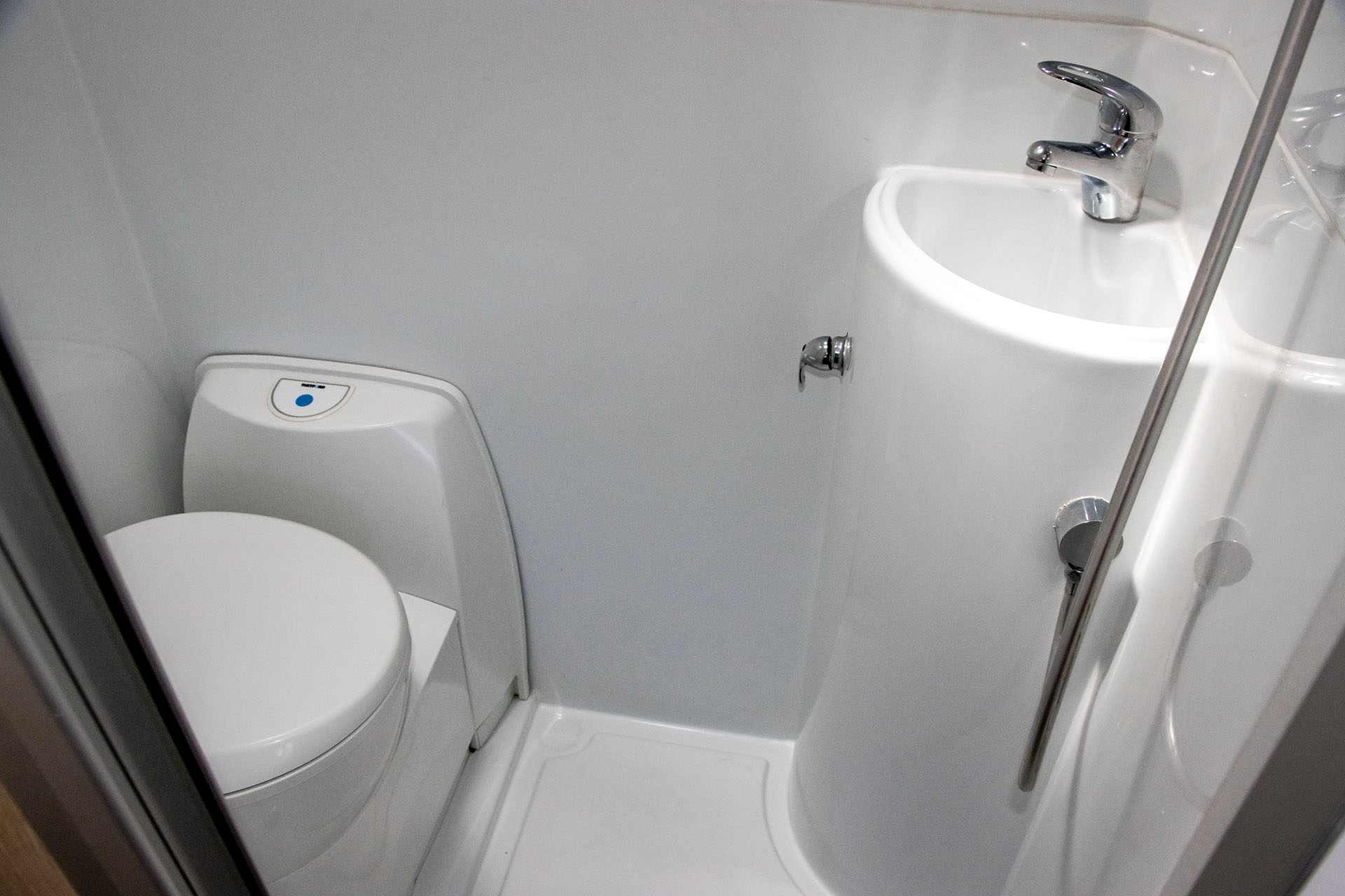 Carousel Popup Thumnails 30 - 2021 Windsor River Platinum M725 6 Berth
