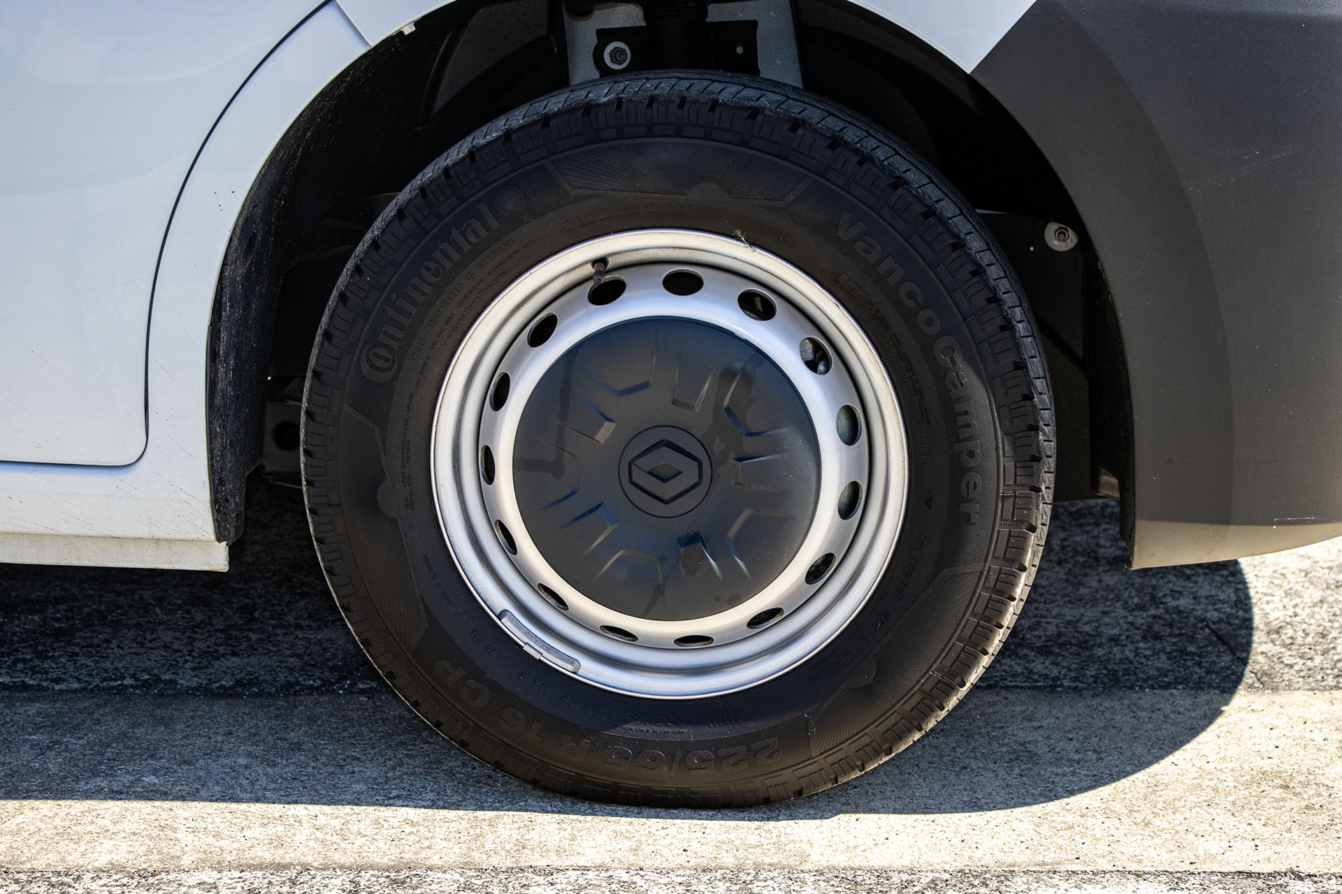 Carousel Popup Thumnails 11 - 2024 Windsor Daintree Renault 2 Berth