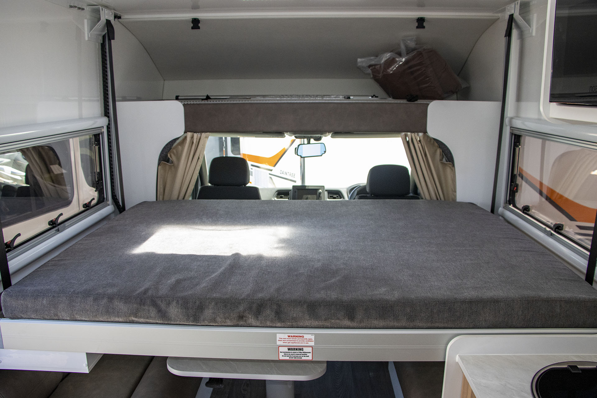 Carousel Popup Thumnails 8 - 2024 Windsor Daintree Renault 2 Berth