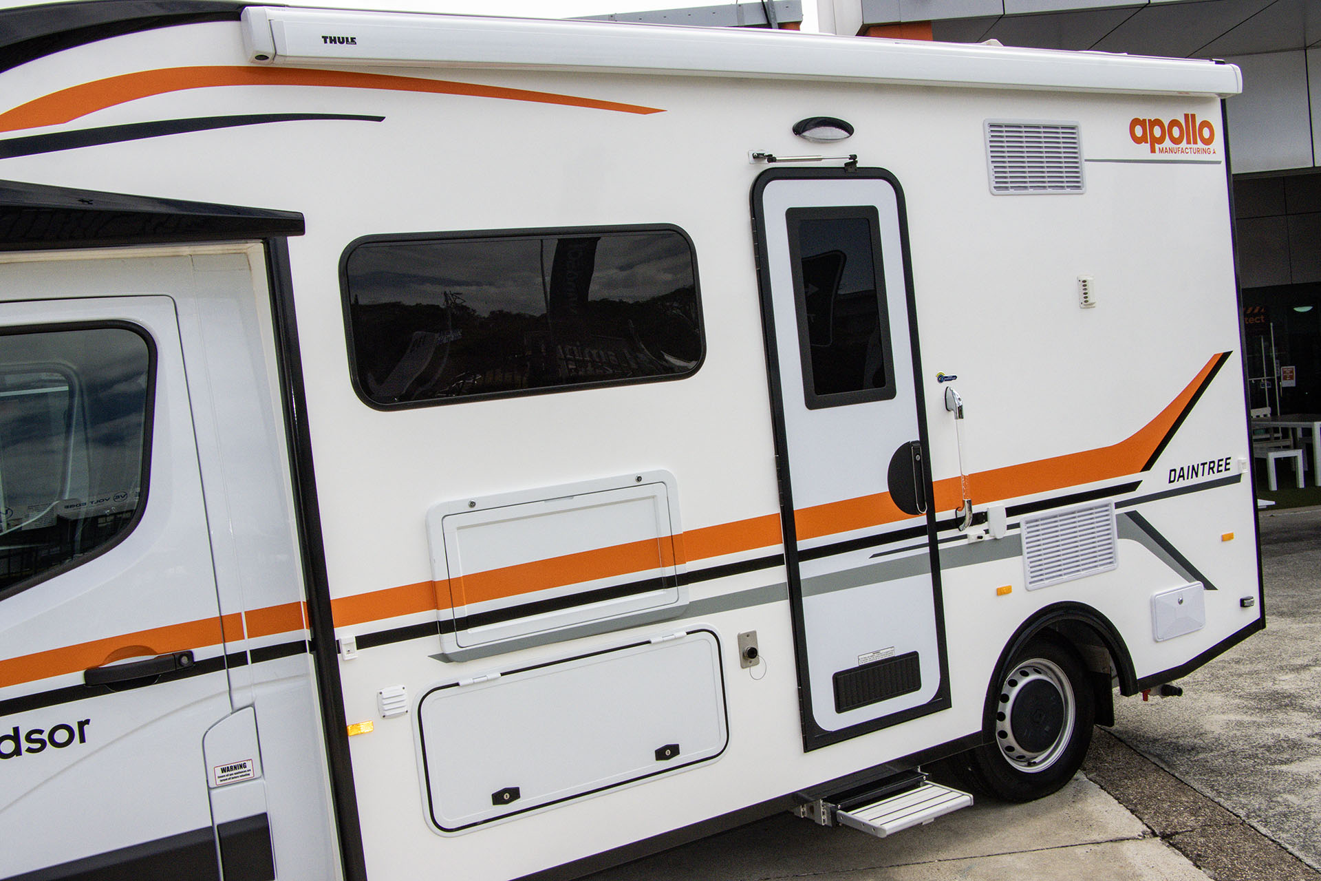 Carousel Popup Thumnails 9 - 2024 Windsor Daintree Renault 2 Berth