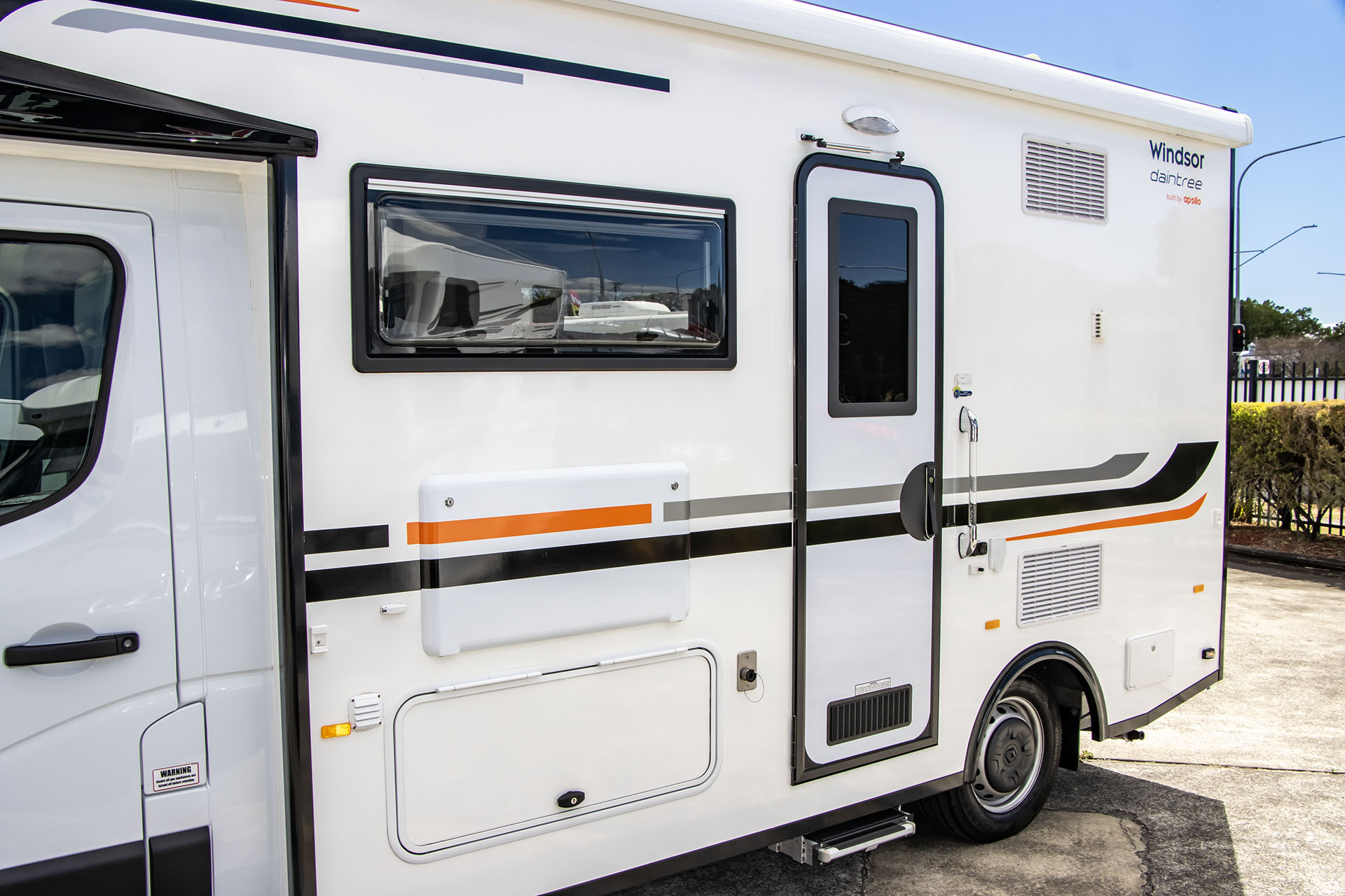 Carousel Popup Thumnails 9 - 2024 Windsor Daintree Renault 2 Berth