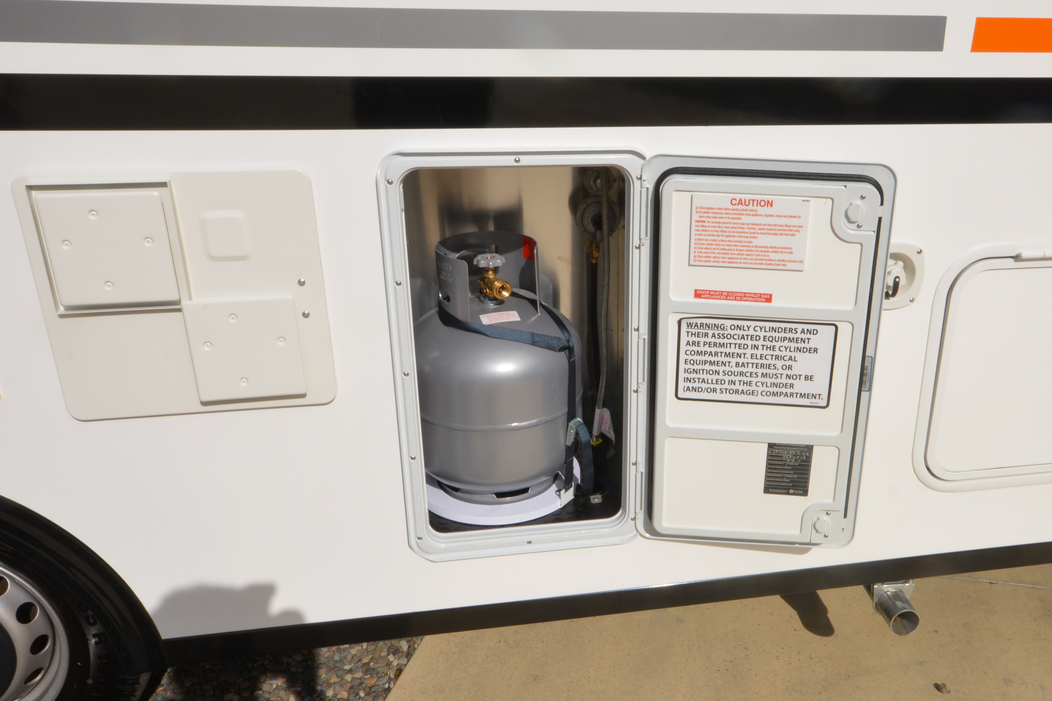 Carousel Popup Thumnails 12 - 2024 Windsor Daintree Renault 2 Berth