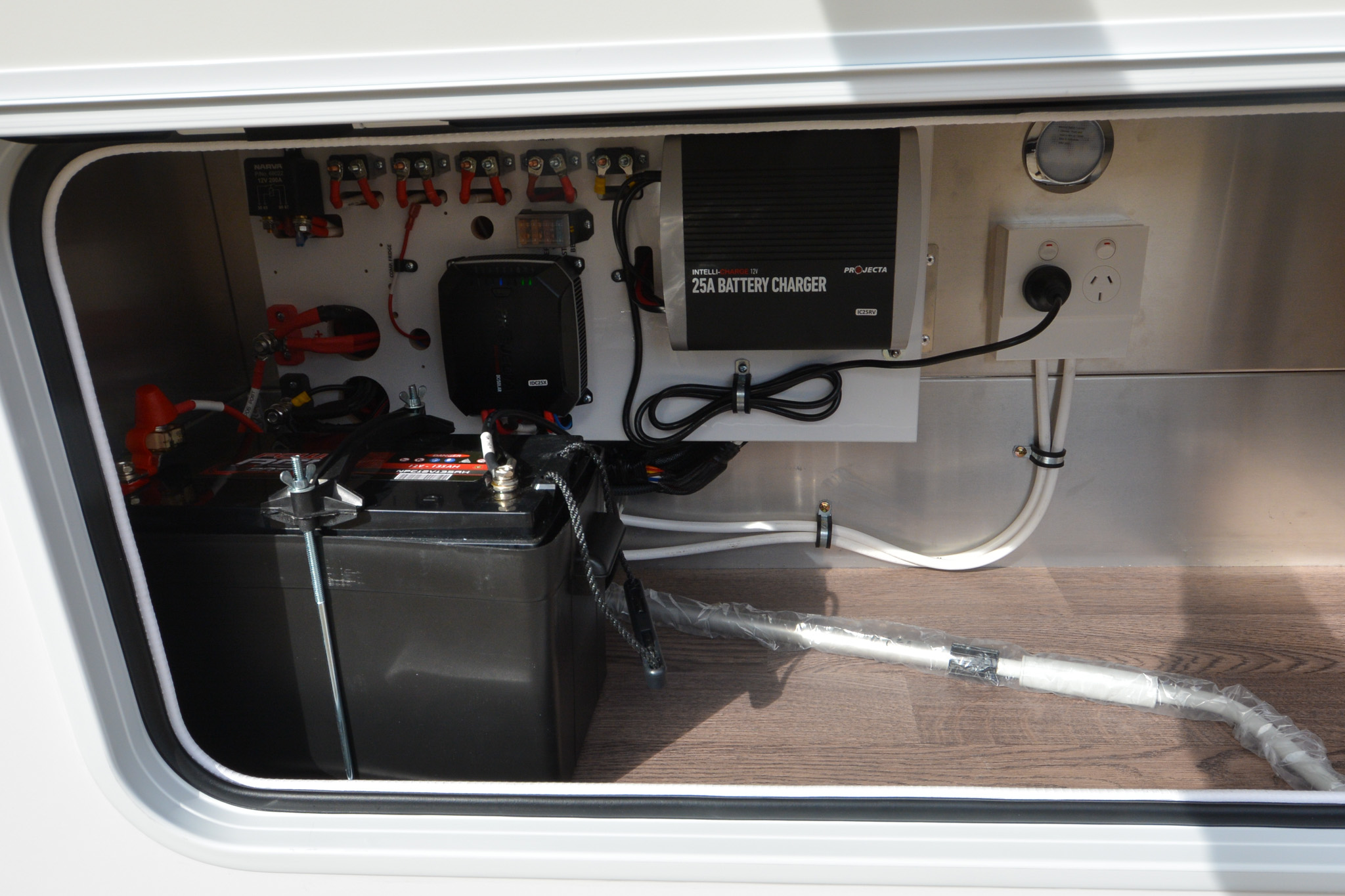 Carousel Popup Thumnails 11 - 2024 Windsor Daintree Renault 2 Berth