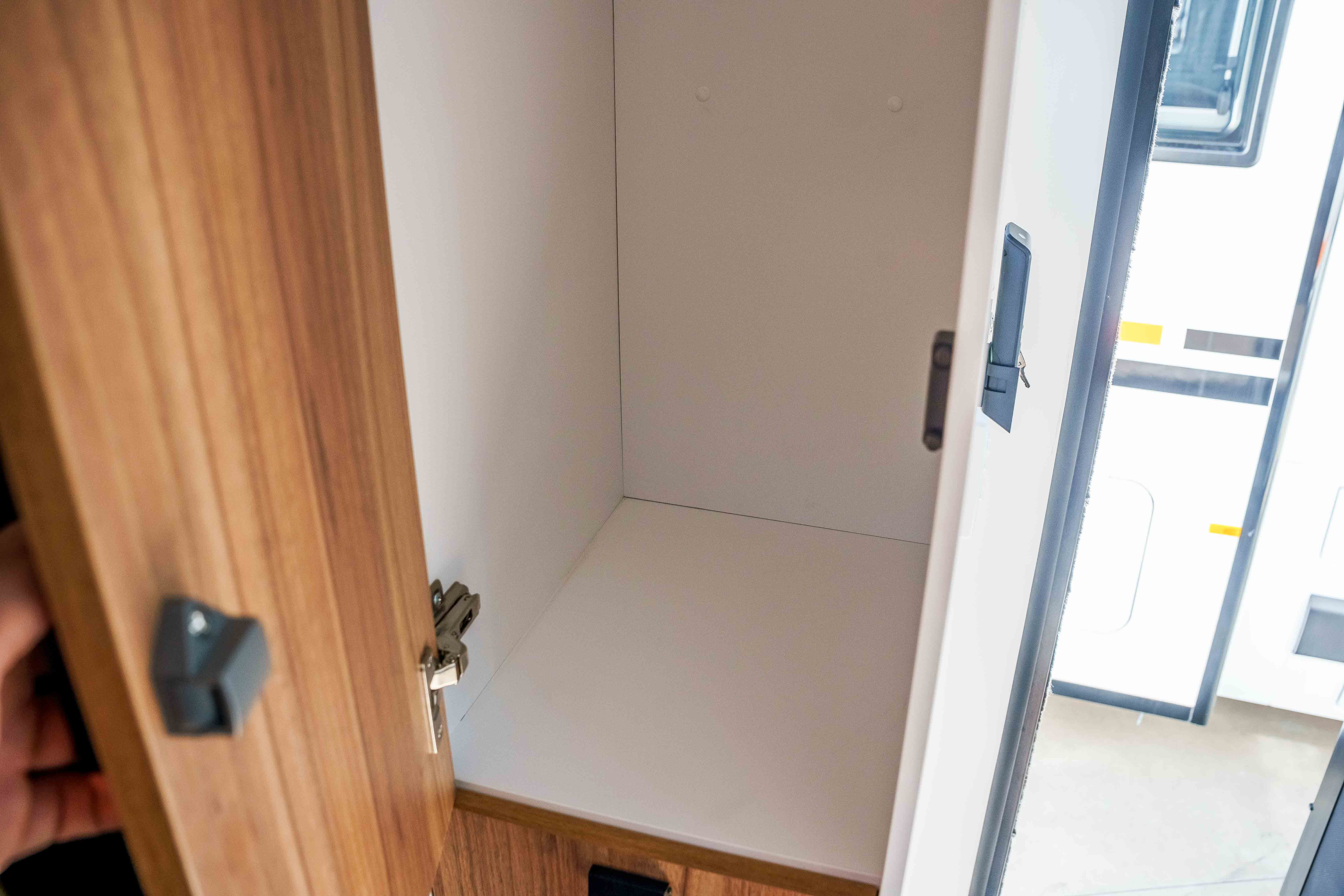 Carousel Popup Thumnails 14 - 2024 Windsor Daintree Renault 2 Berth