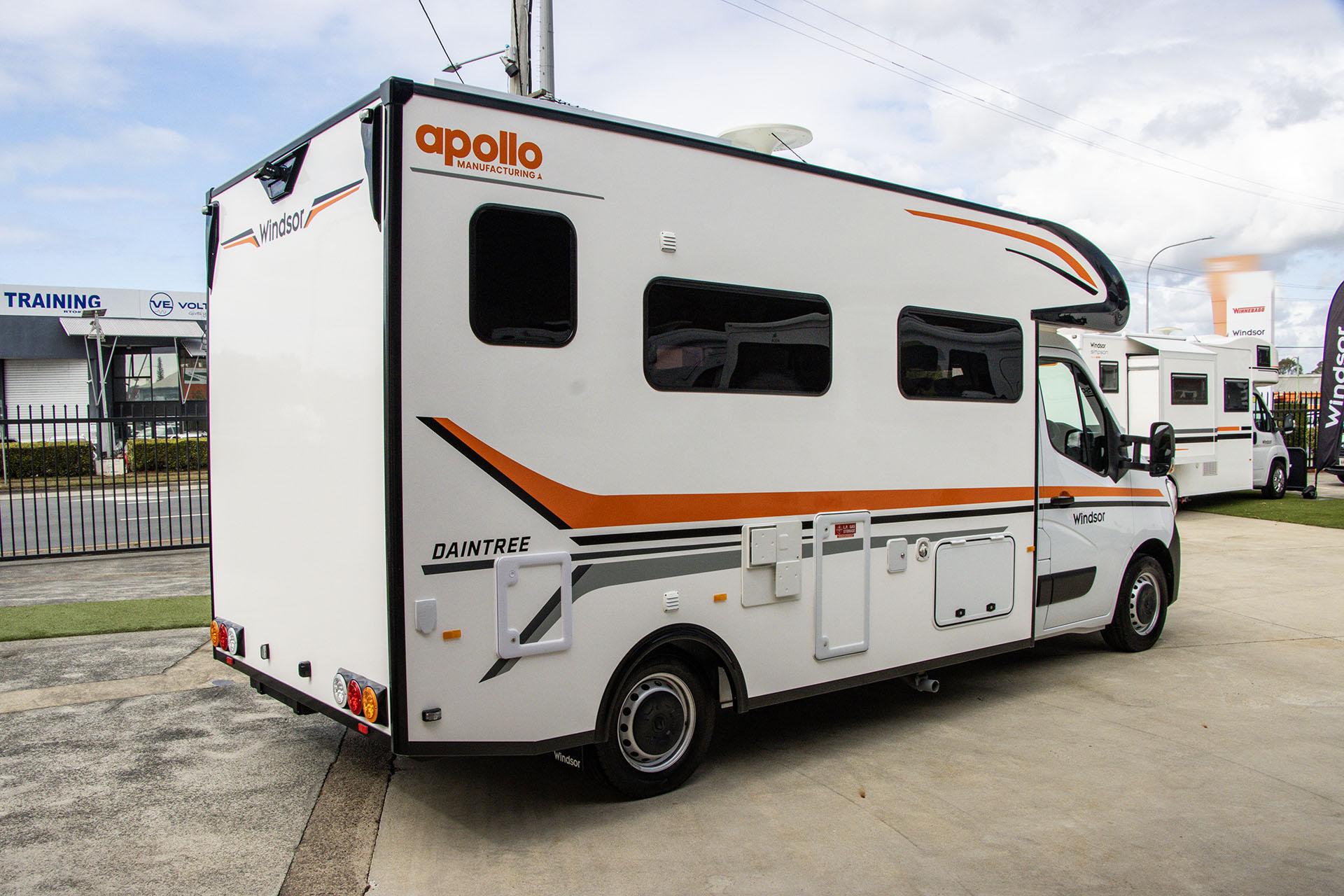 Carousel Popup Thumnails 8 - 2024 Windsor Daintree Renault 2 Berth