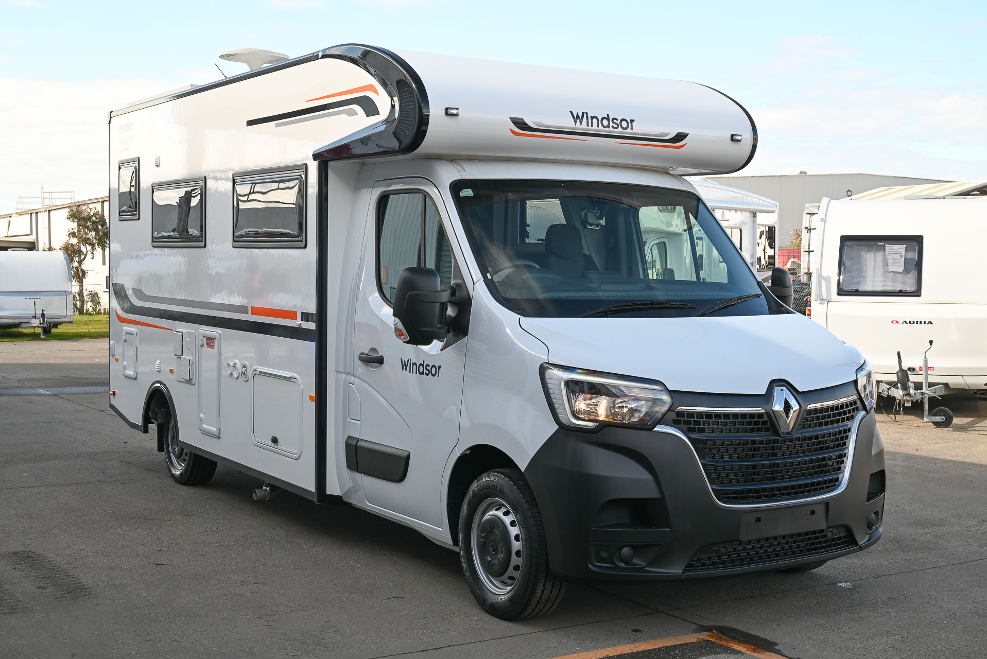 Carousel Popup Thumnails 5 - 2024 Windsor Daintree Renault 2 Berth