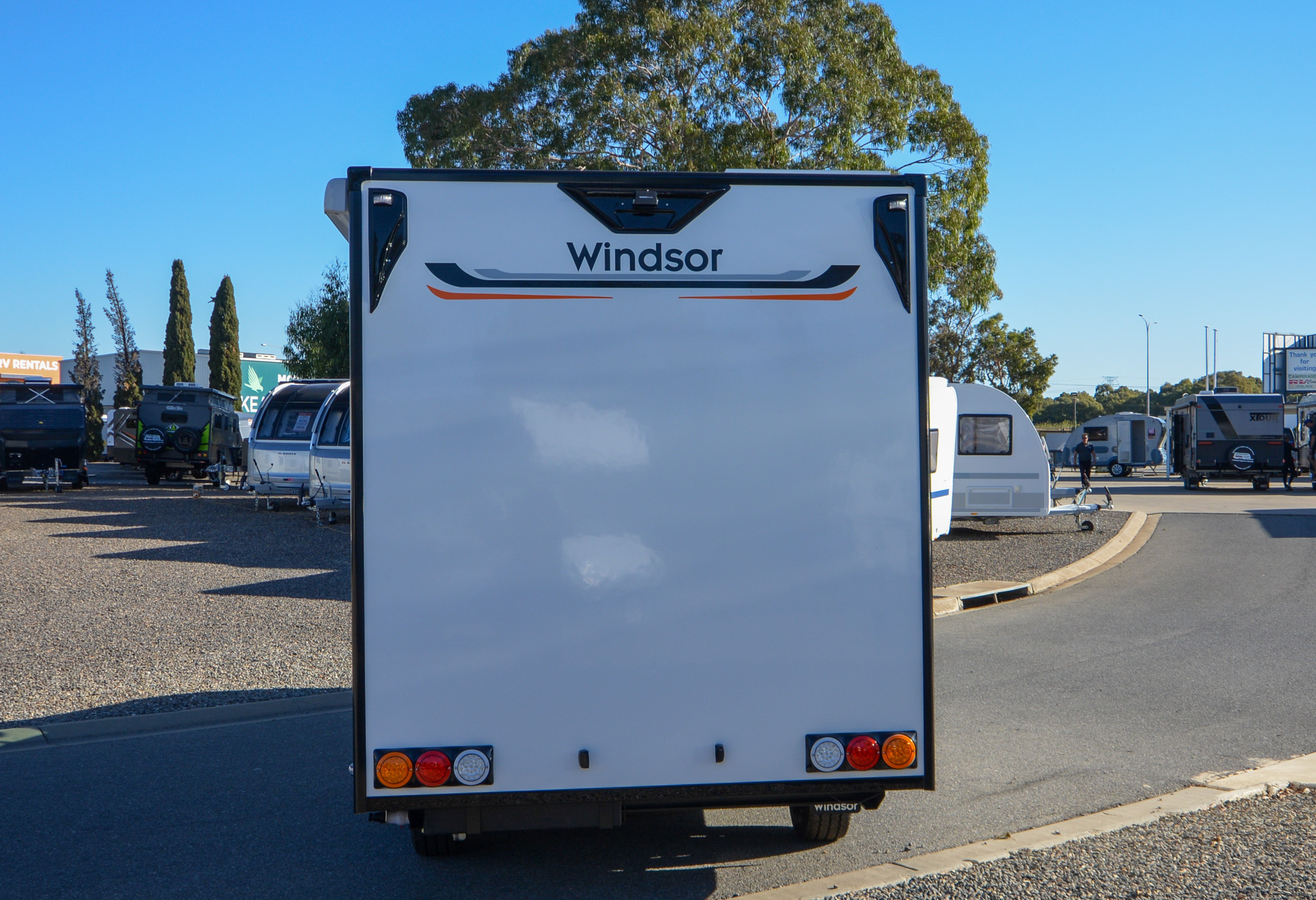Carousel Popup Thumnails 8 - 2024 Windsor Daintree Renault 2 Berth