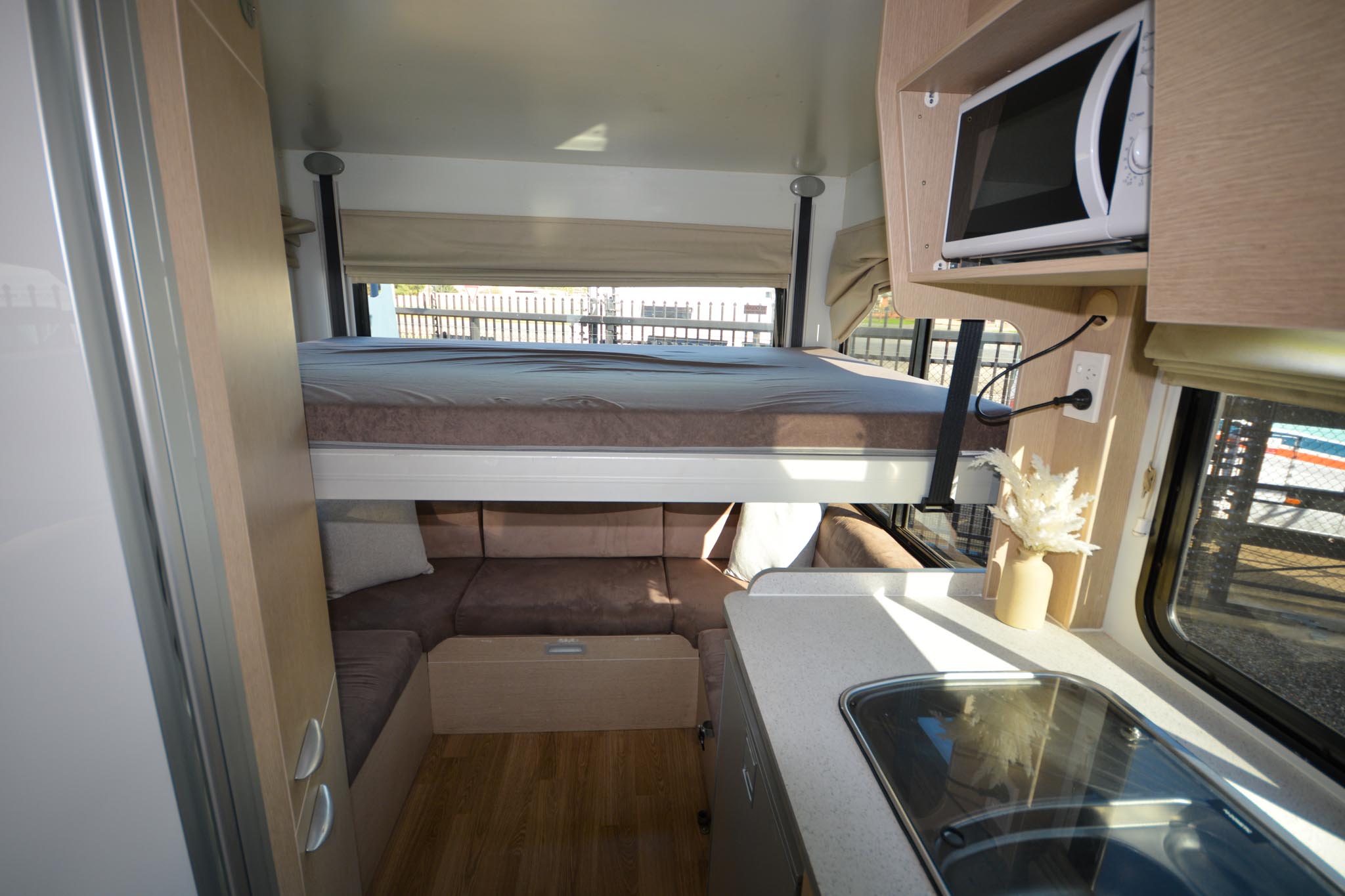 Carousel Popup Thumnails 26 - 2021 Kea Discovery M660 Mercedes 4 Berth