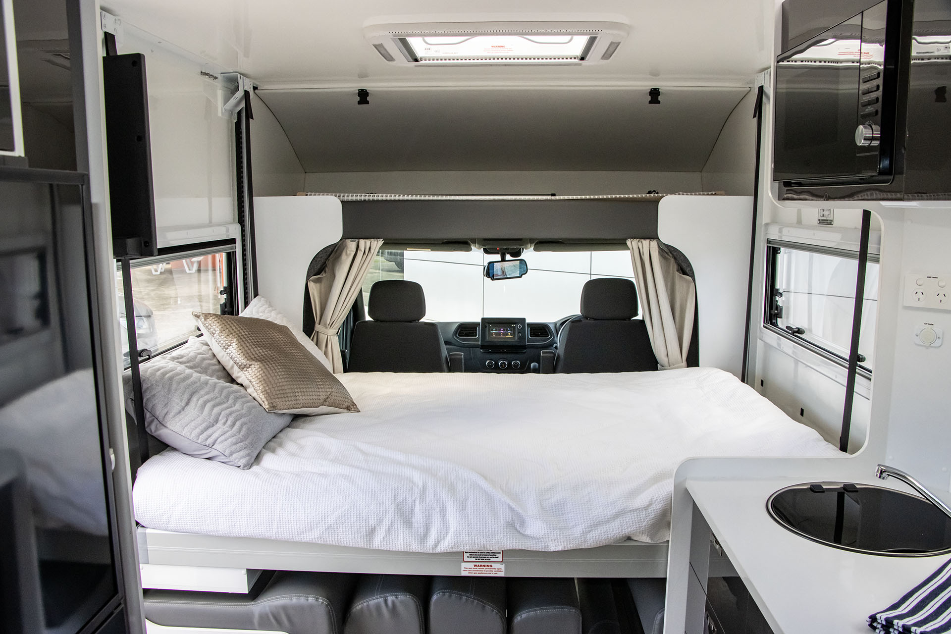 Carousel Popup Thumnails 34 - 2024 Windsor Daintree Renault 2 Berth