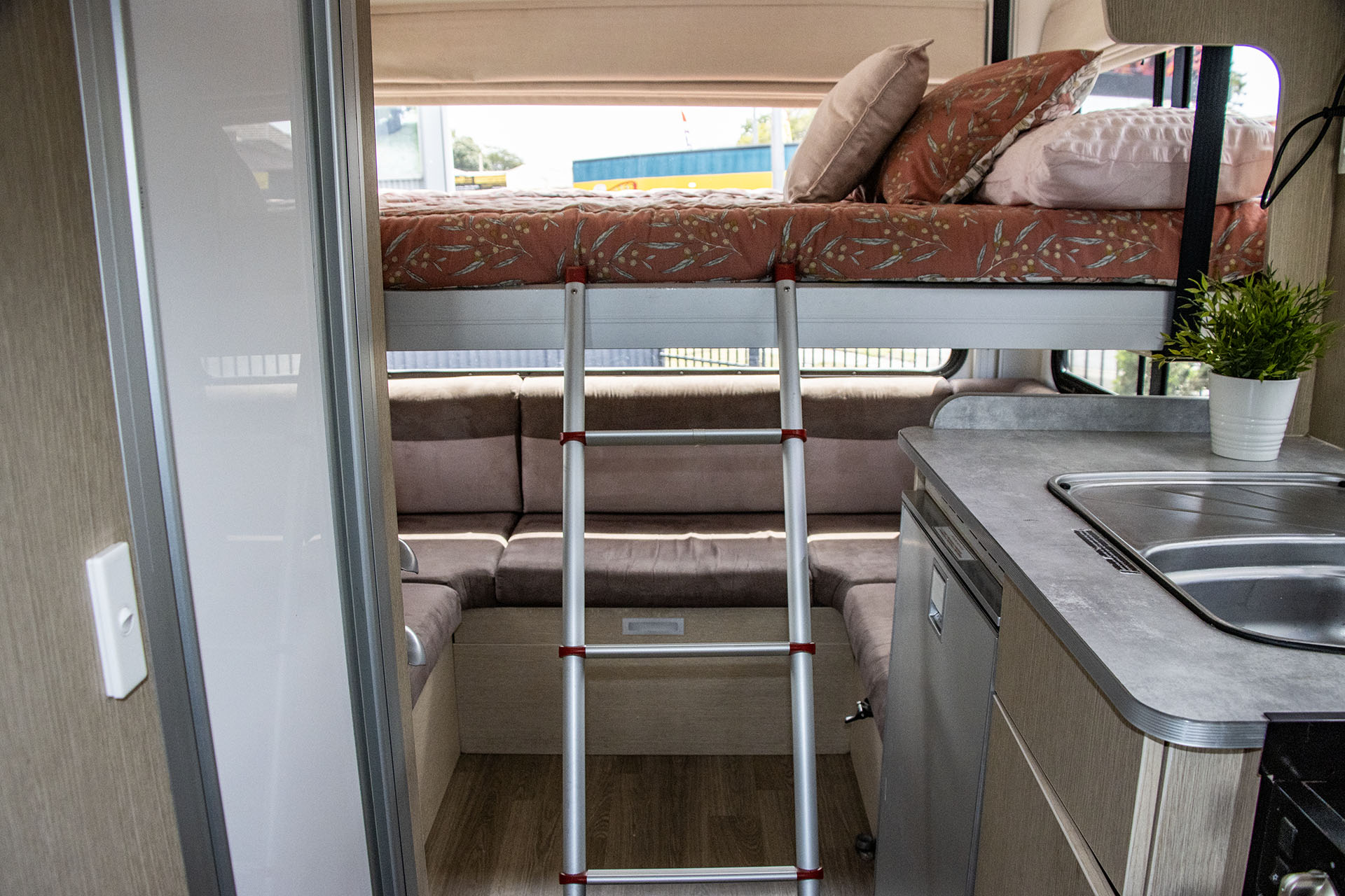 Carousel Popup Thumnails 26 - 2021 Kea Discovery M660 Mercedes 4 Berth