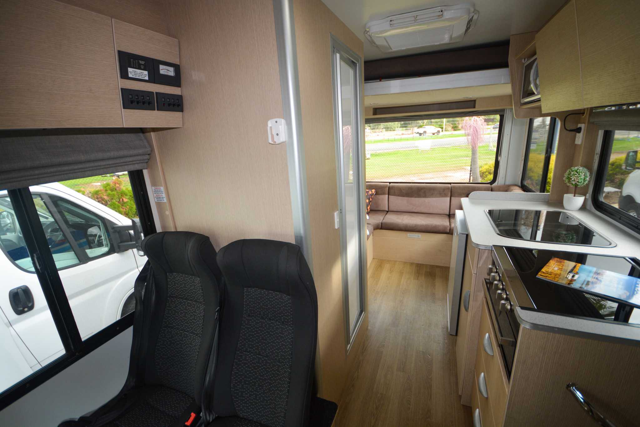 Carousel Popup Thumnails 23 - 2021 Kea Discovery M660 Mercedes 4 Berth