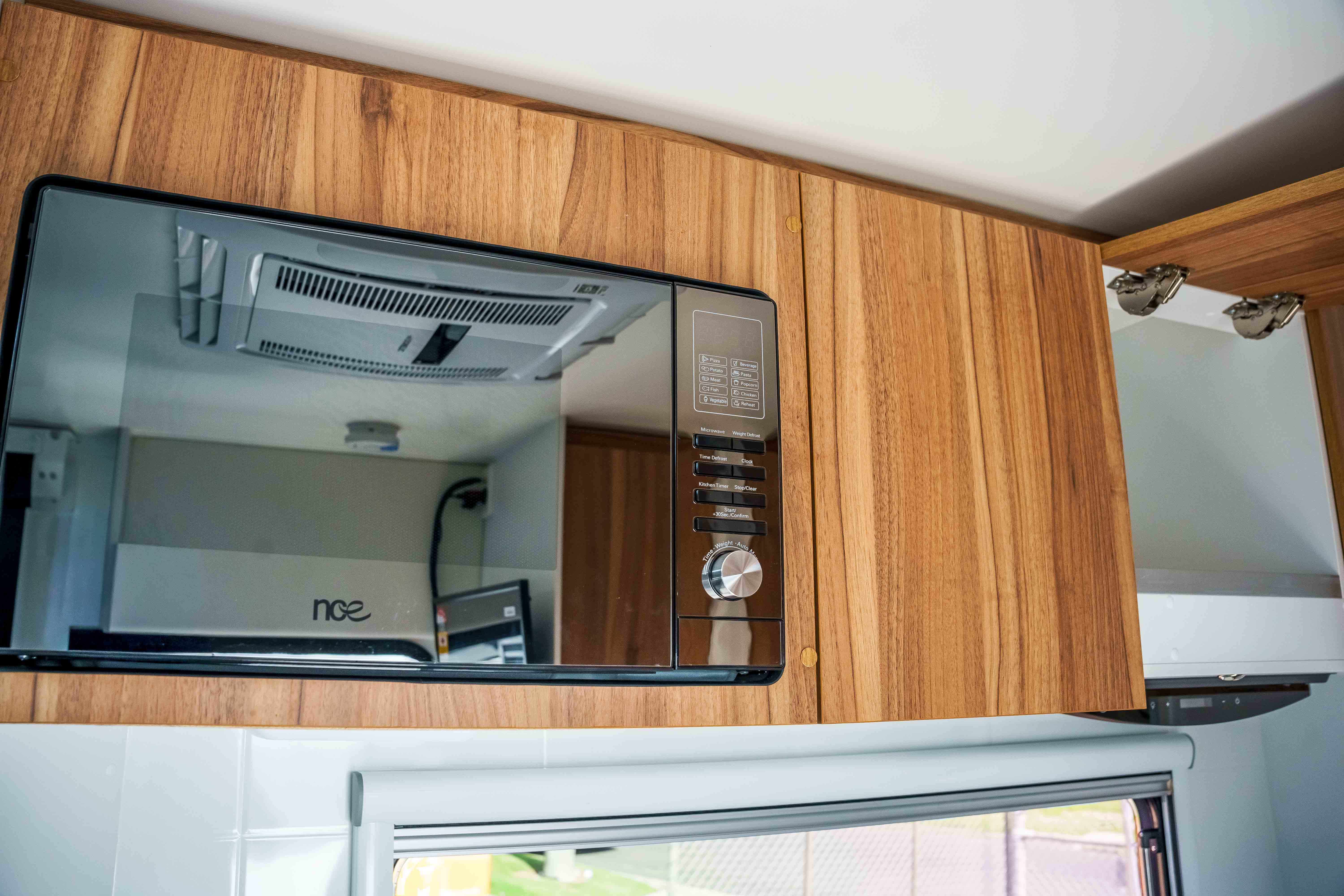 Carousel Popup Thumnails 11 - 2024 Windsor Daintree Renault 2 Berth