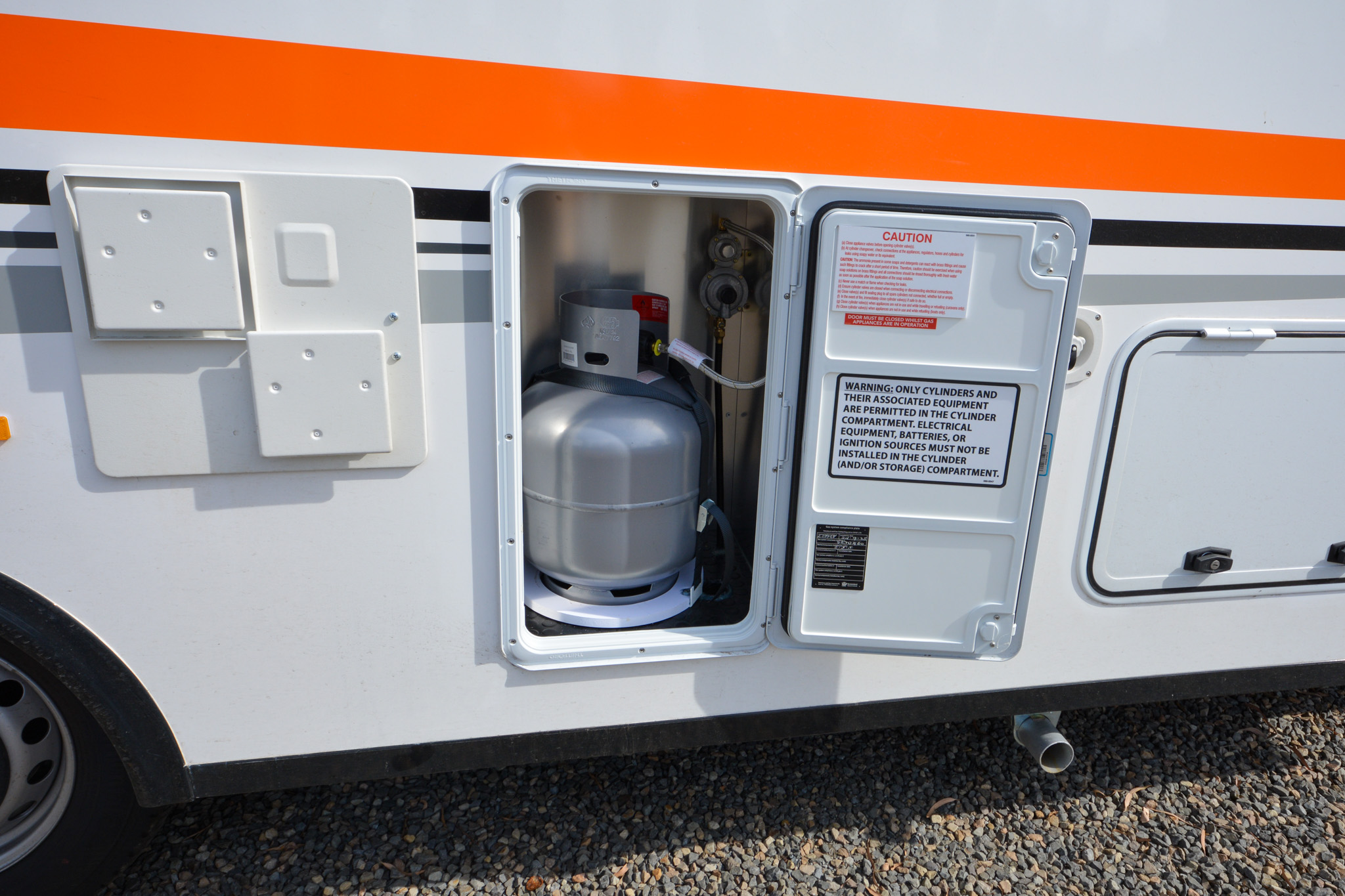 Carousel Popup Thumnails 10 - 2024 Windsor Daintree Renault 2 Berth