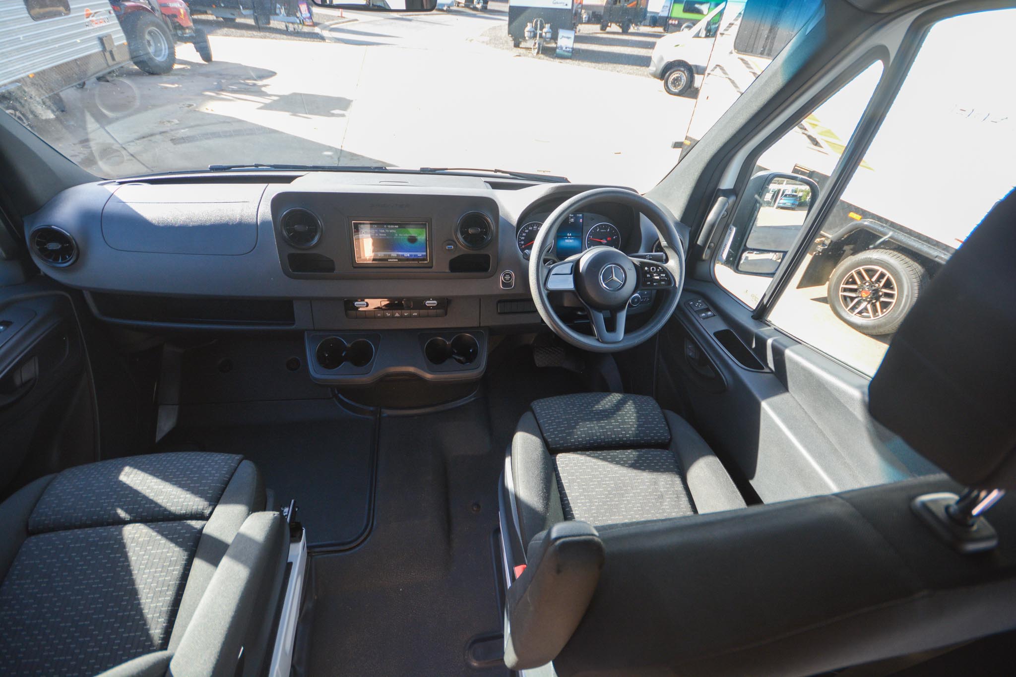 Carousel Popup Thumnails 14 - 2022 Kea Nomad M700 Mercedes 3 Berth